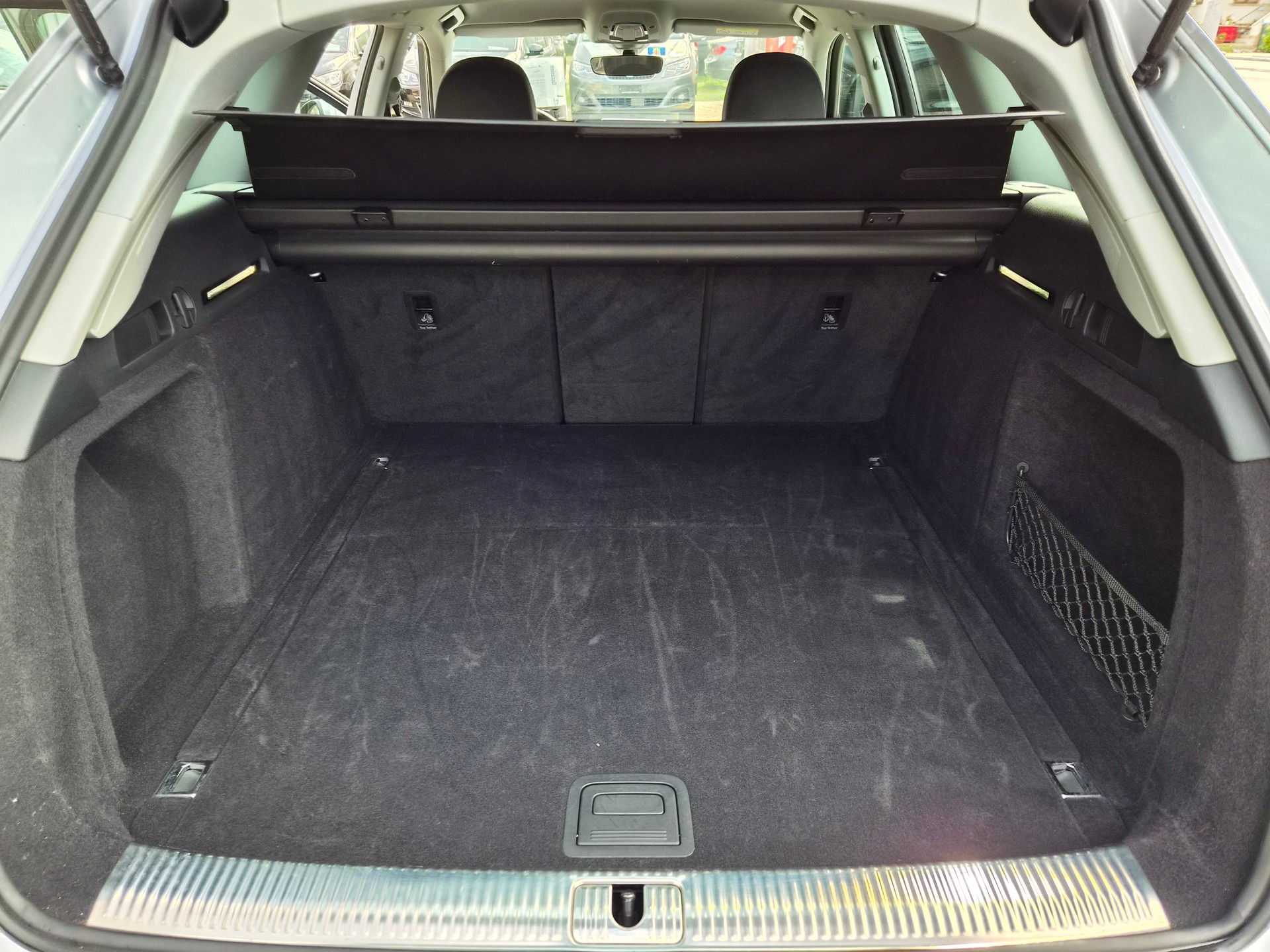 AUDI A4 Avant 40 TDI Design S-tronic-image-11