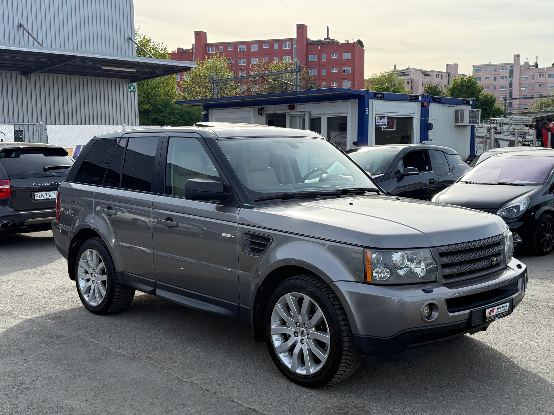 LAND ROVER Range Rover Sport 3.6 Td8 HSE Automatic / Frisch ab MFK & Service / AHK 3500kg / Schiebedach / harman/kardon L7 / Kühlbox-image-2