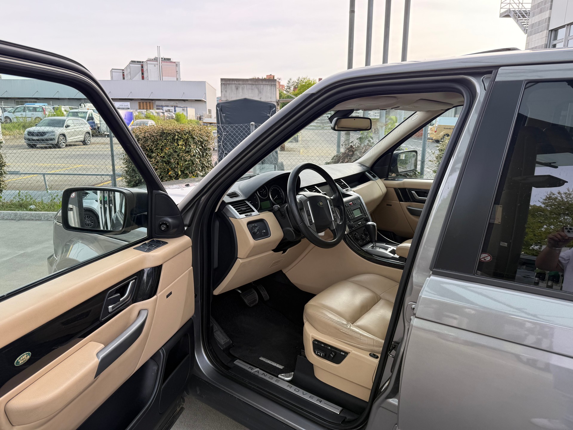 LAND ROVER Range Rover Sport 3.6 Td8 HSE Automatic / Frisch ab MFK & Service / AHK 3500kg / Schiebedach / harman/kardon L7 / Kühlbox-image-8