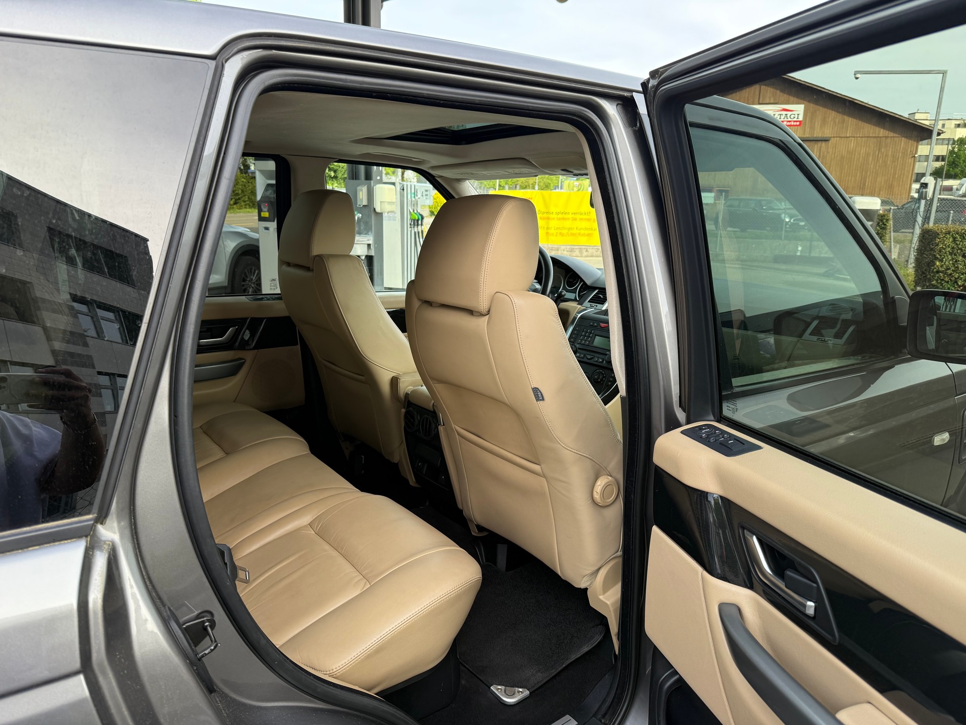 LAND ROVER Range Rover Sport 3.6 Td8 HSE Automatic / Frisch ab MFK & Service / AHK 3500kg / Schiebedach / harman/kardon L7 / Kühlbox-image-10