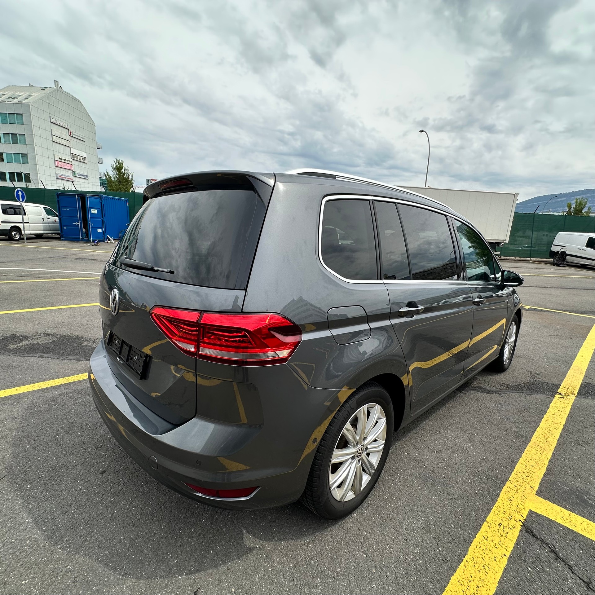 VW Touran 2.0 TDI BlueMotion Technology Highline DSG-image-3