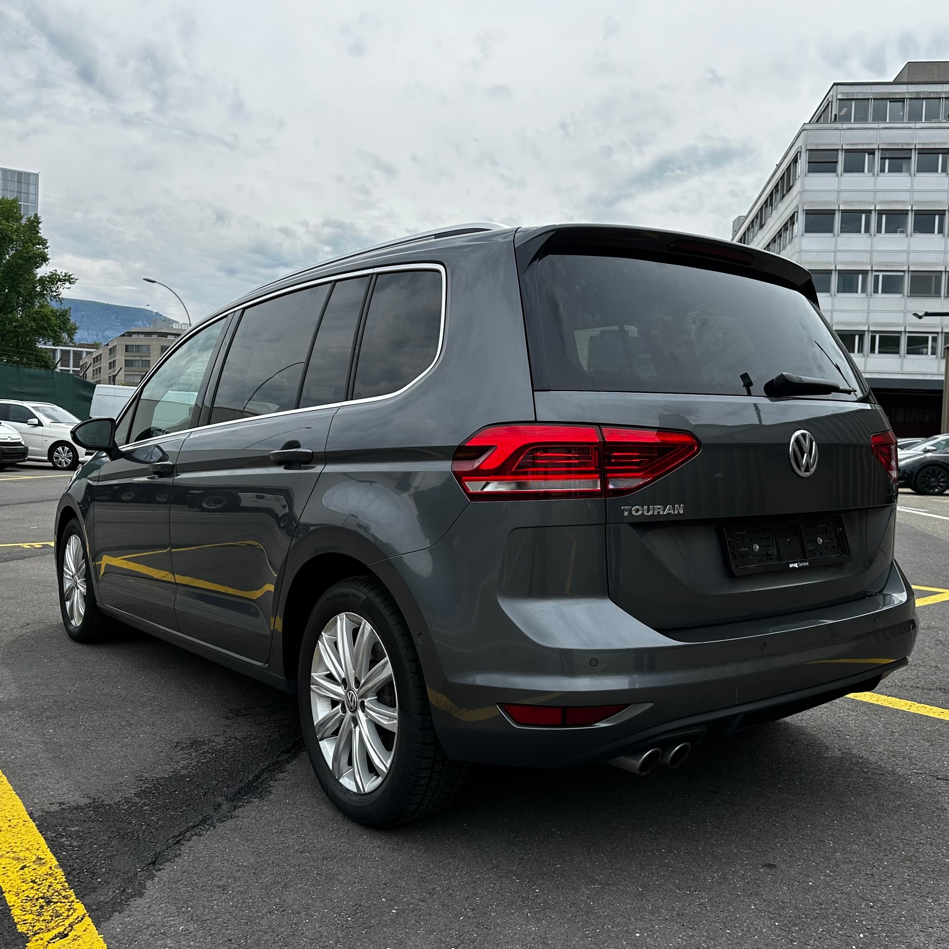 VW Touran 2.0 TDI BlueMotion Technology Highline DSG-image-6