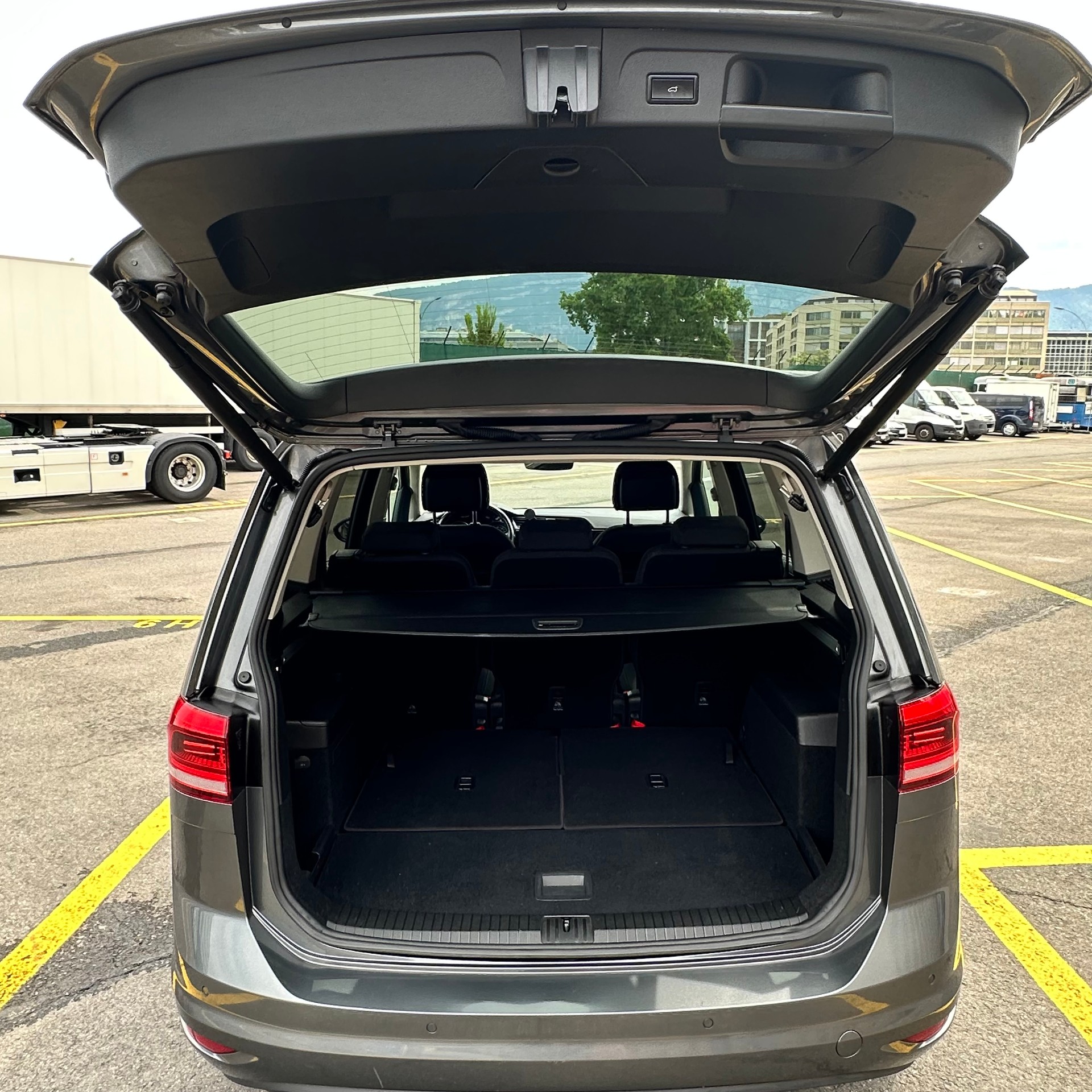 VW Touran 2.0 TDI BlueMotion Technology Highline DSG-image-12