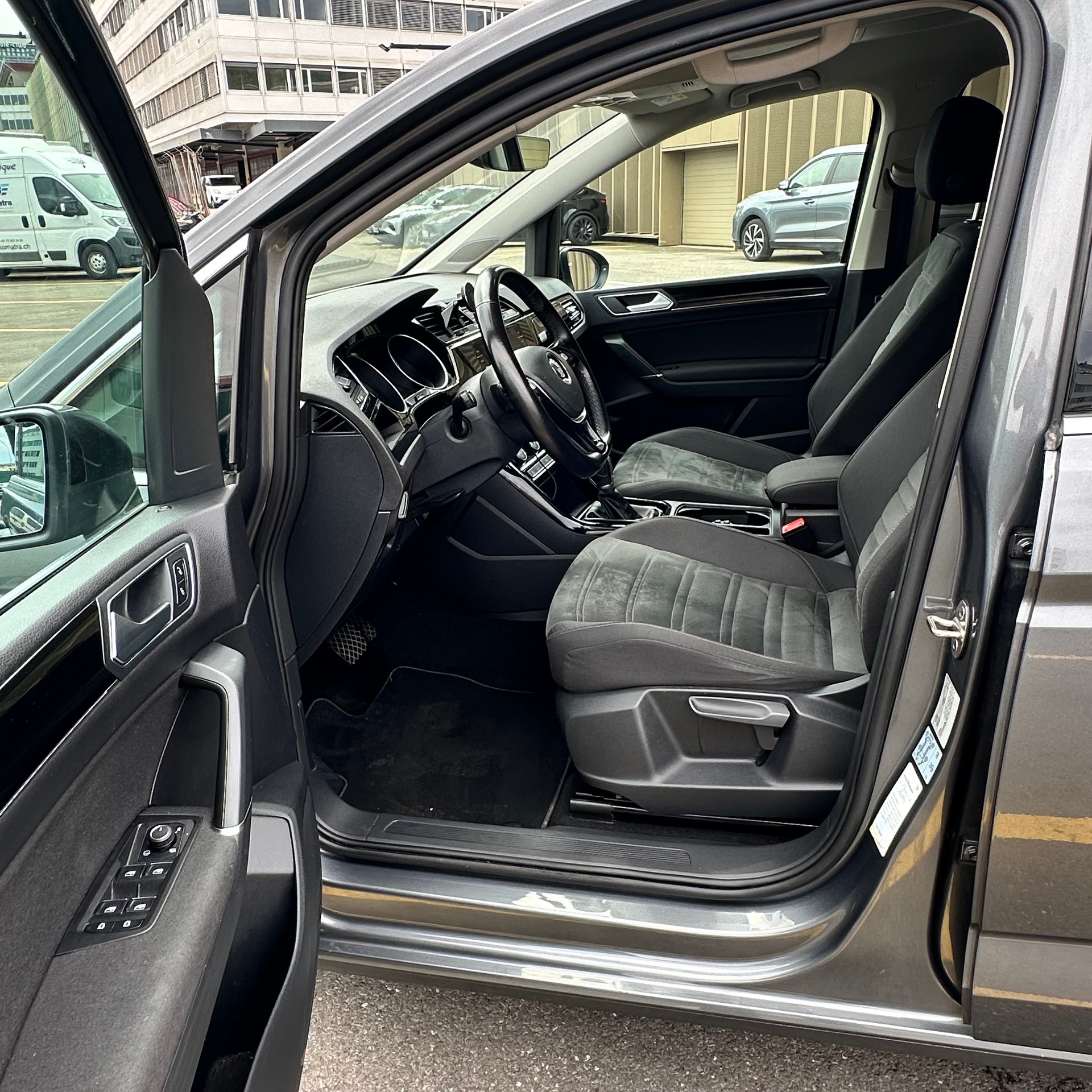VW Touran 2.0 TDI BlueMotion Technology Highline DSG-image-13