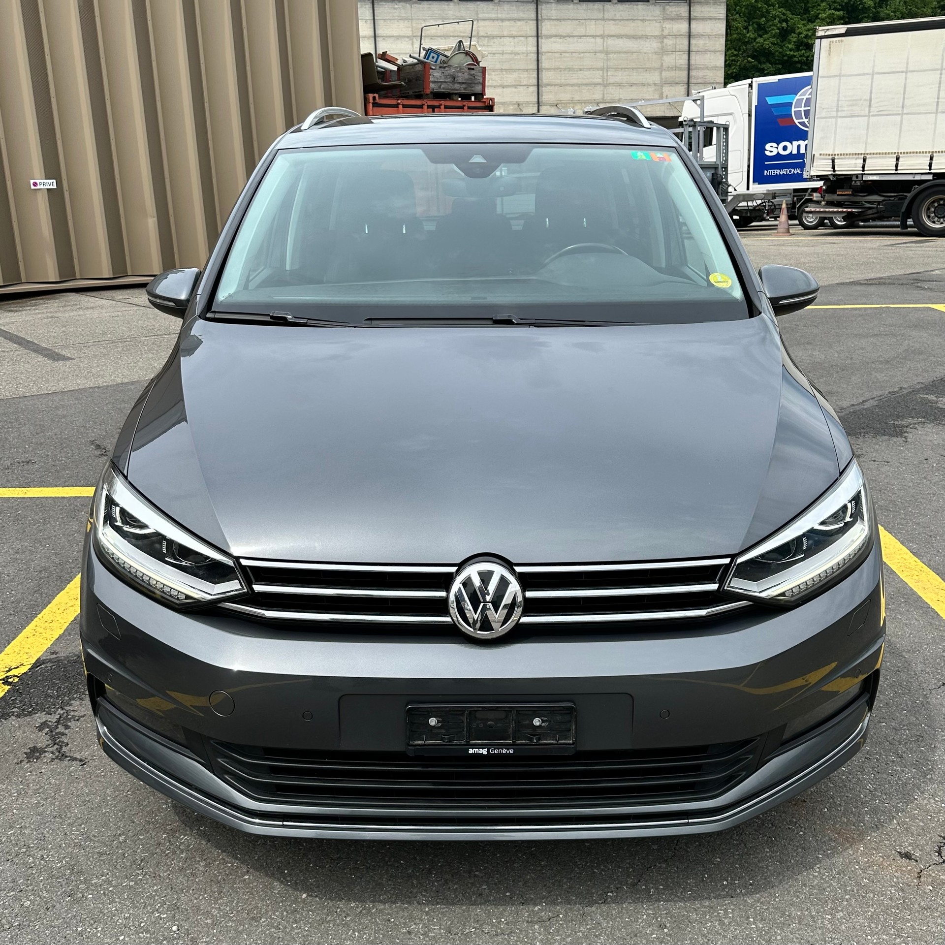 VW Touran 2.0 TDI BlueMotion Technology Highline DSG-image-1