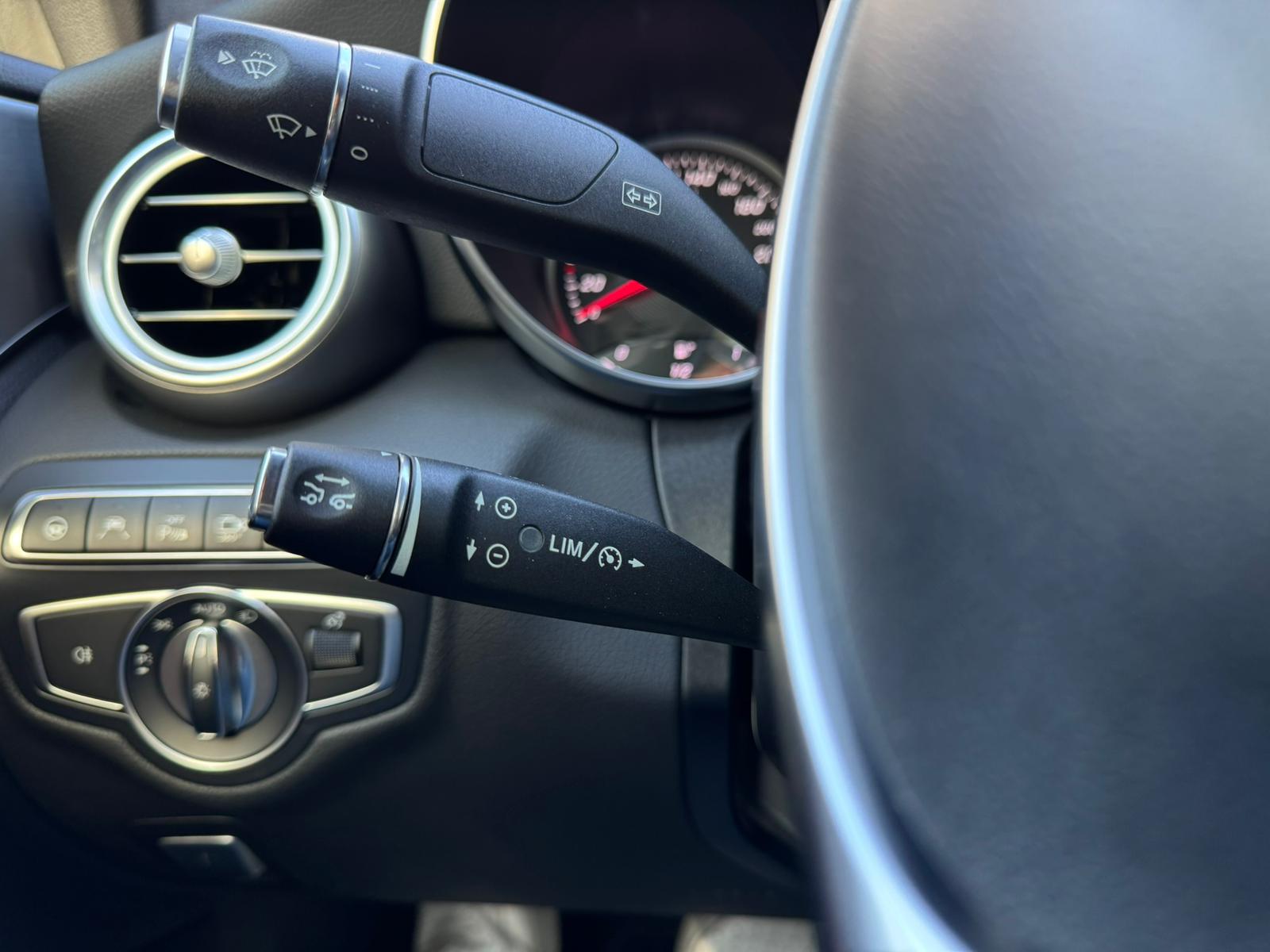 MERCEDES-BENZ C 200 Cabriolet AMG Line 4Matic 9G-Tronic-image-27