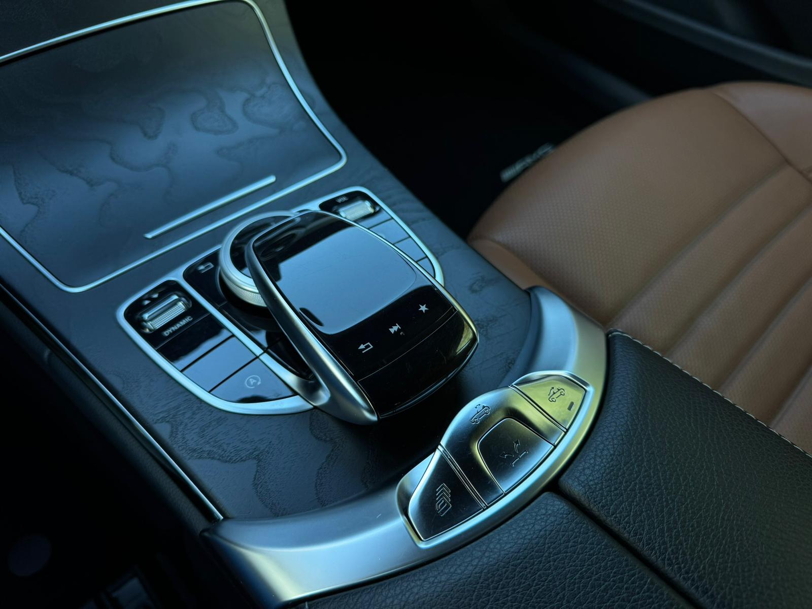 MERCEDES-BENZ C 200 Cabriolet AMG Line 4Matic 9G-Tronic-image-25