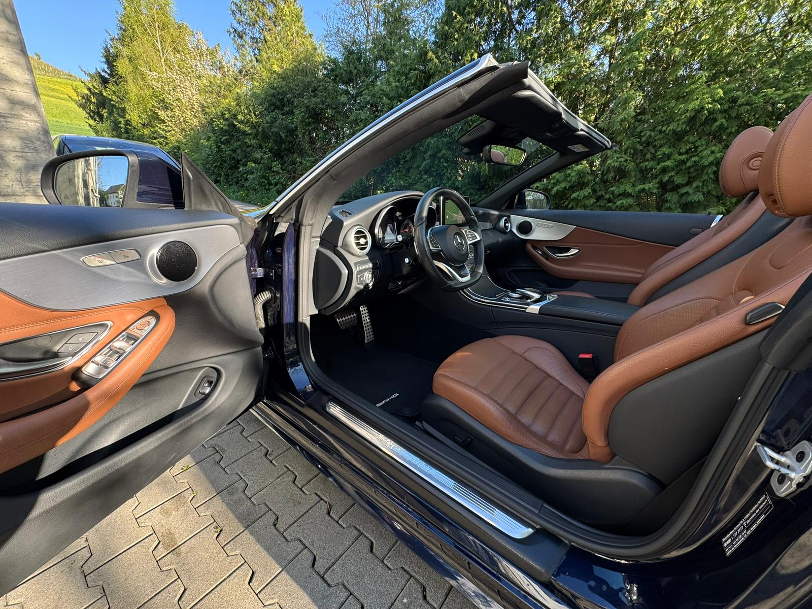 MERCEDES-BENZ C 200 Cabriolet AMG Line 4Matic 9G-Tronic-image-12