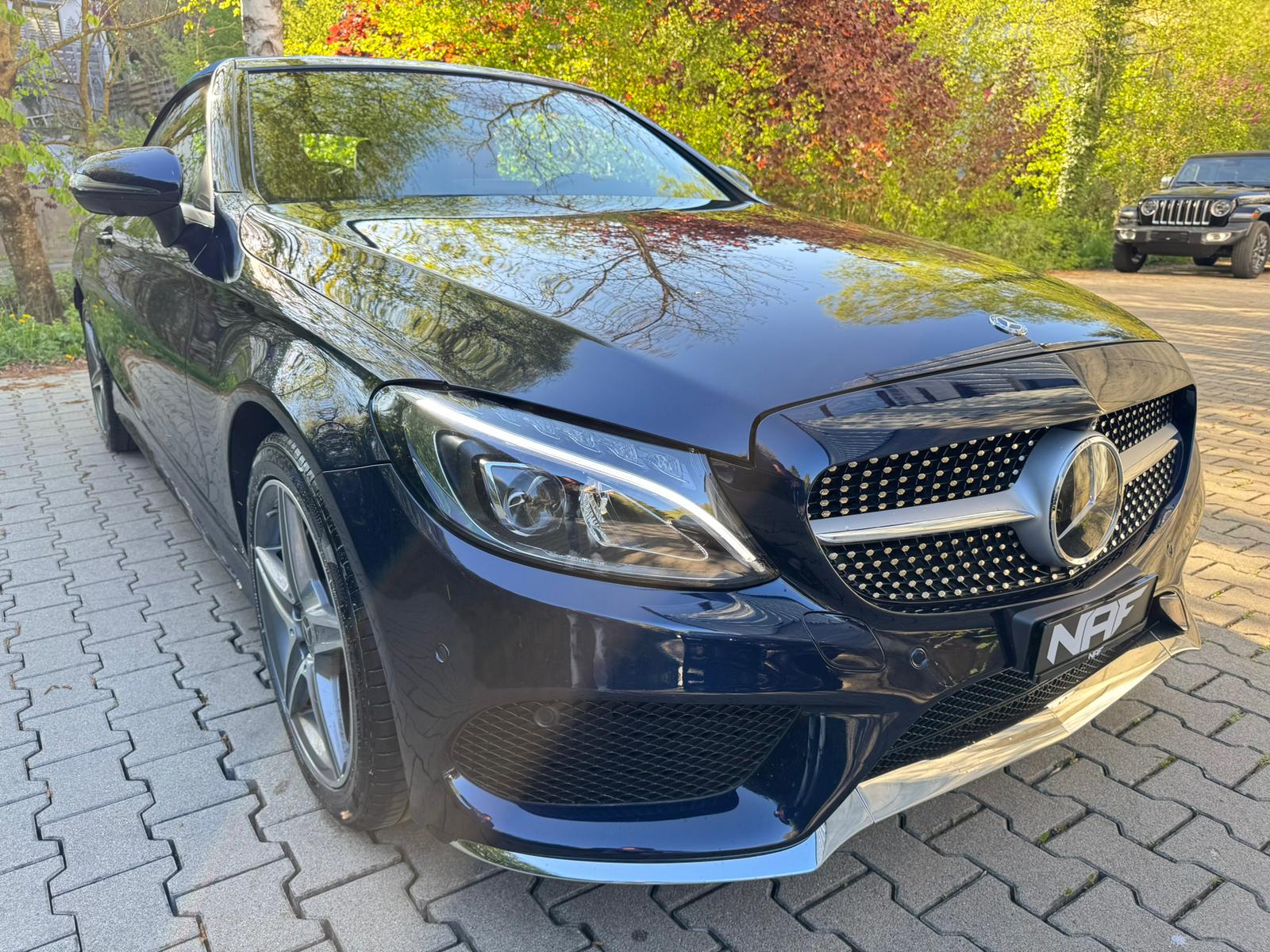 MERCEDES-BENZ C 200 Cabriolet AMG Line 4Matic 9G-Tronic-image-9