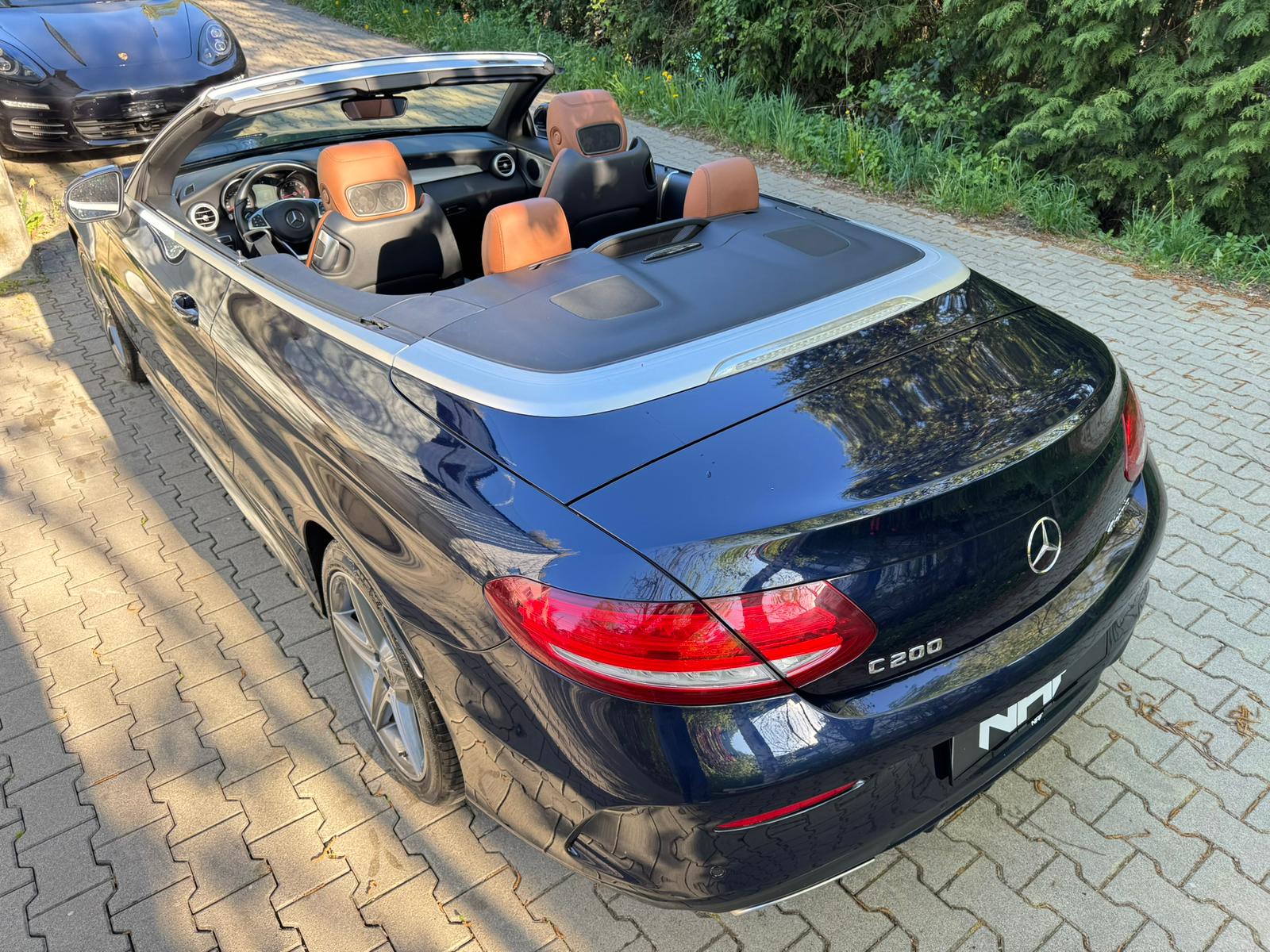 MERCEDES-BENZ C 200 Cabriolet AMG Line 4Matic 9G-Tronic-image-4