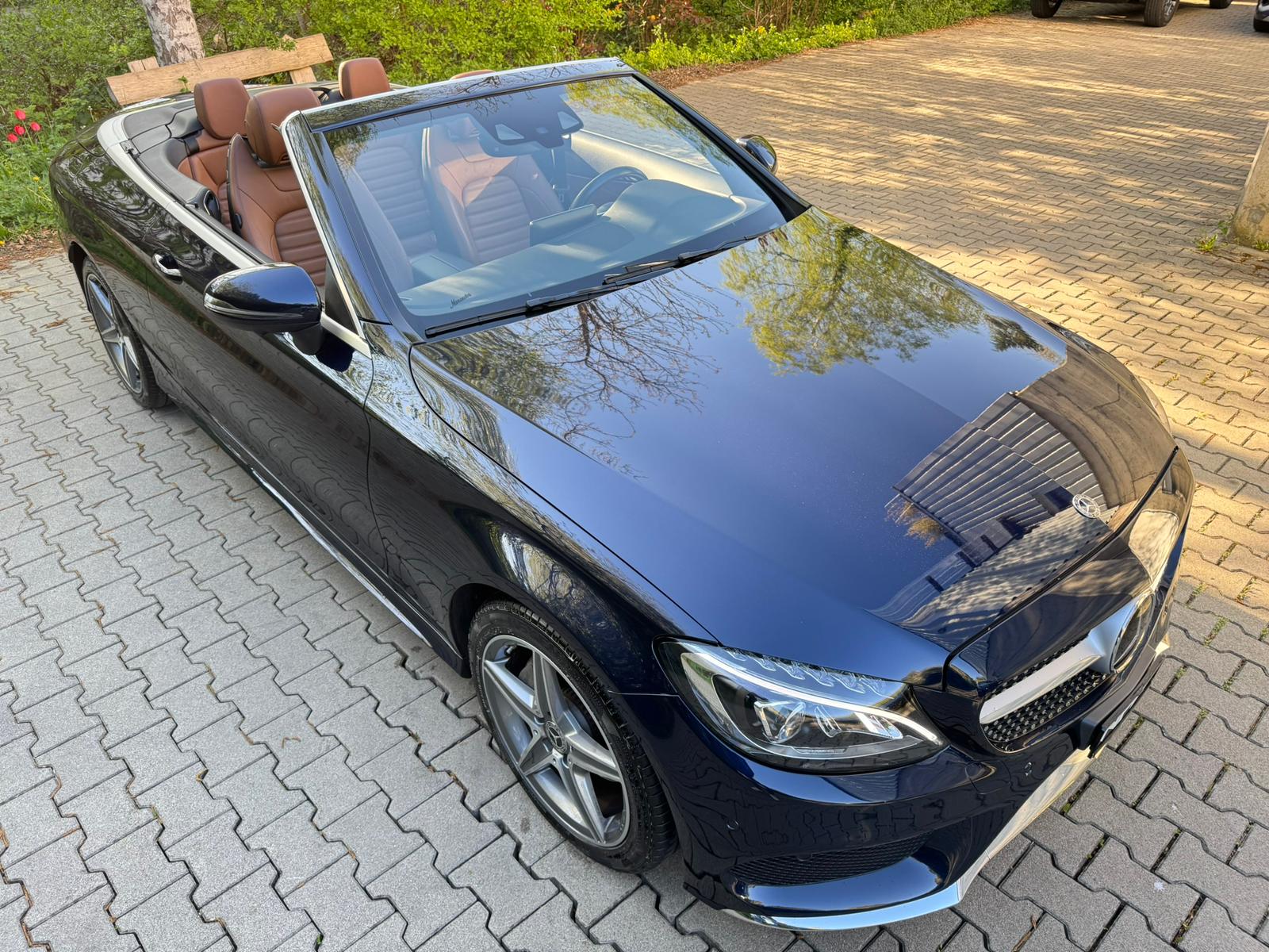 MERCEDES-BENZ C 200 Cabriolet AMG Line 4Matic 9G-Tronic-image-10