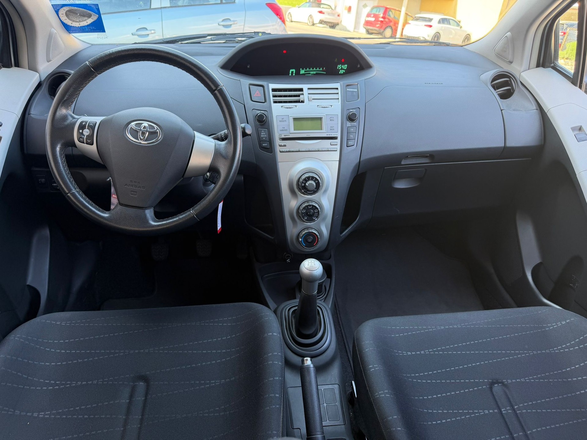 TOYOTA Yaris 1.3 Chic-image-6