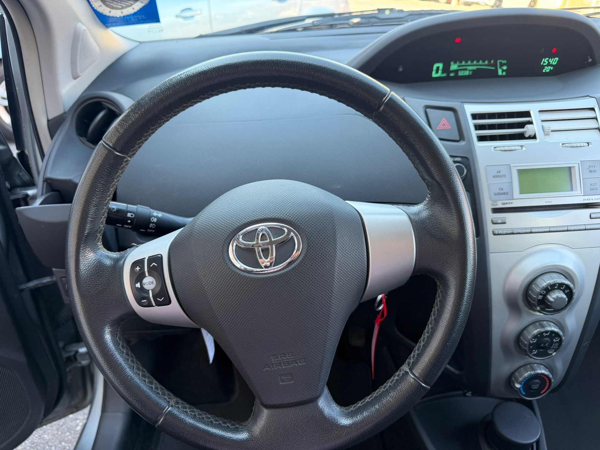 TOYOTA Yaris 1.3 Chic-image-7