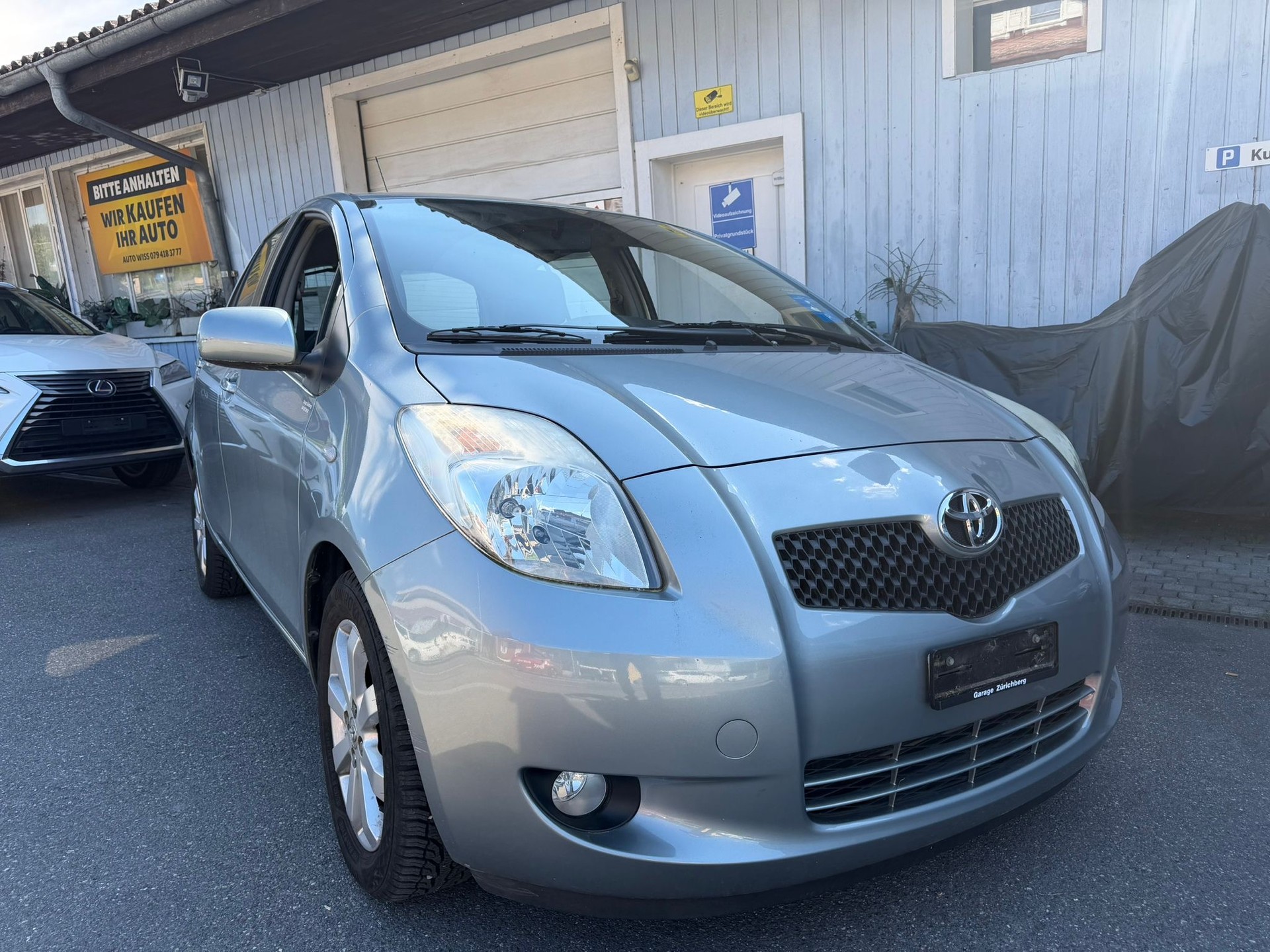 TOYOTA Yaris 1.3 Chic-image-0
