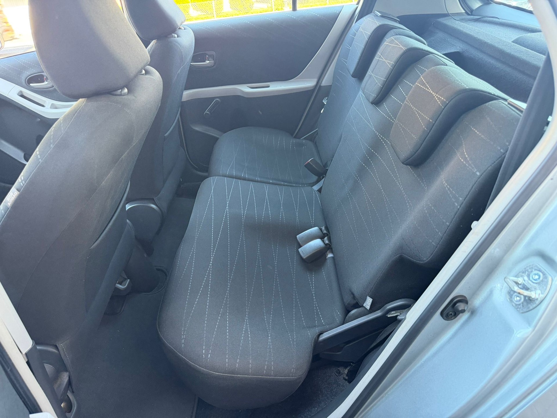TOYOTA Yaris 1.3 Chic-image-12