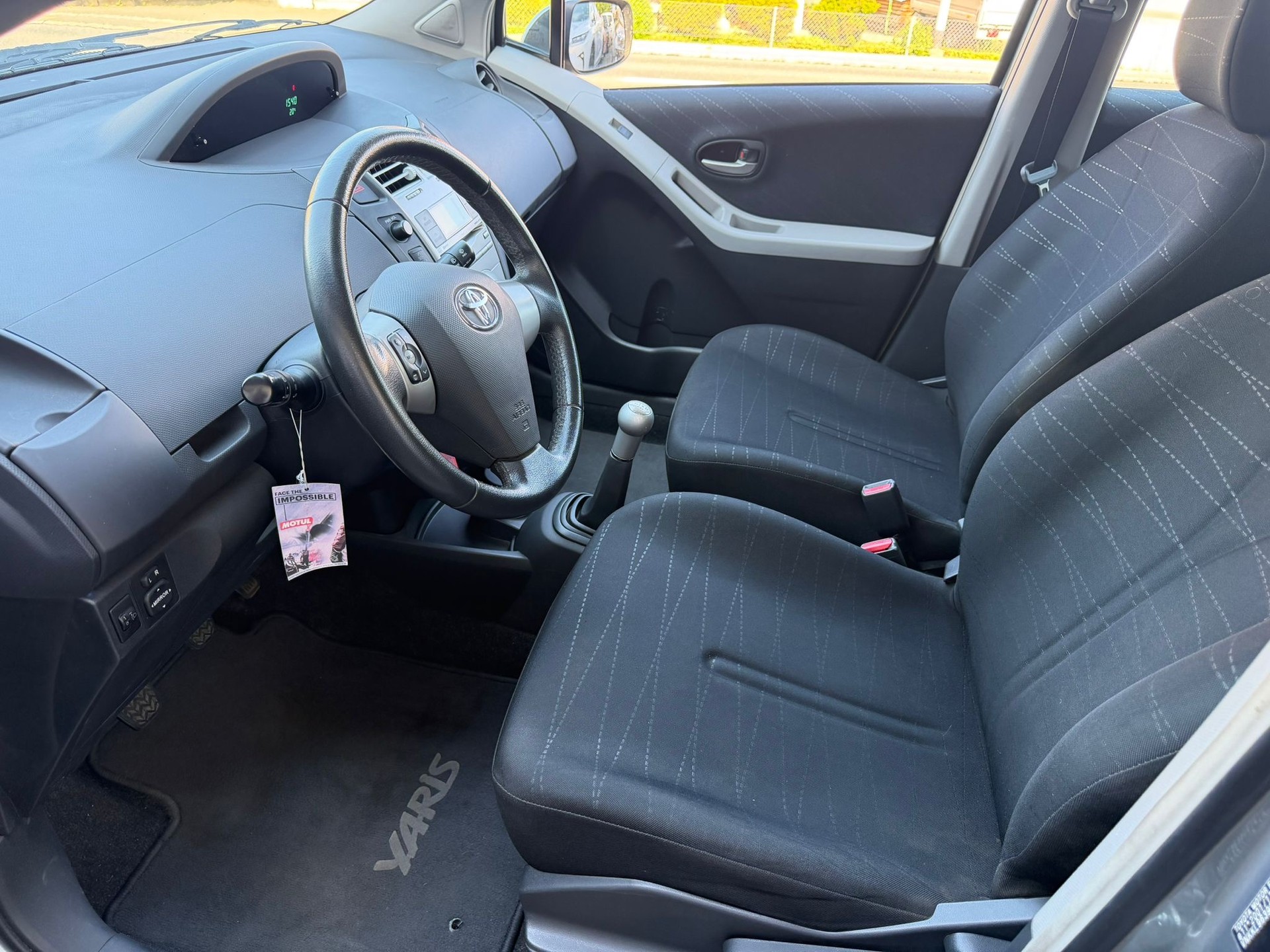 TOYOTA Yaris 1.3 Chic-image-10