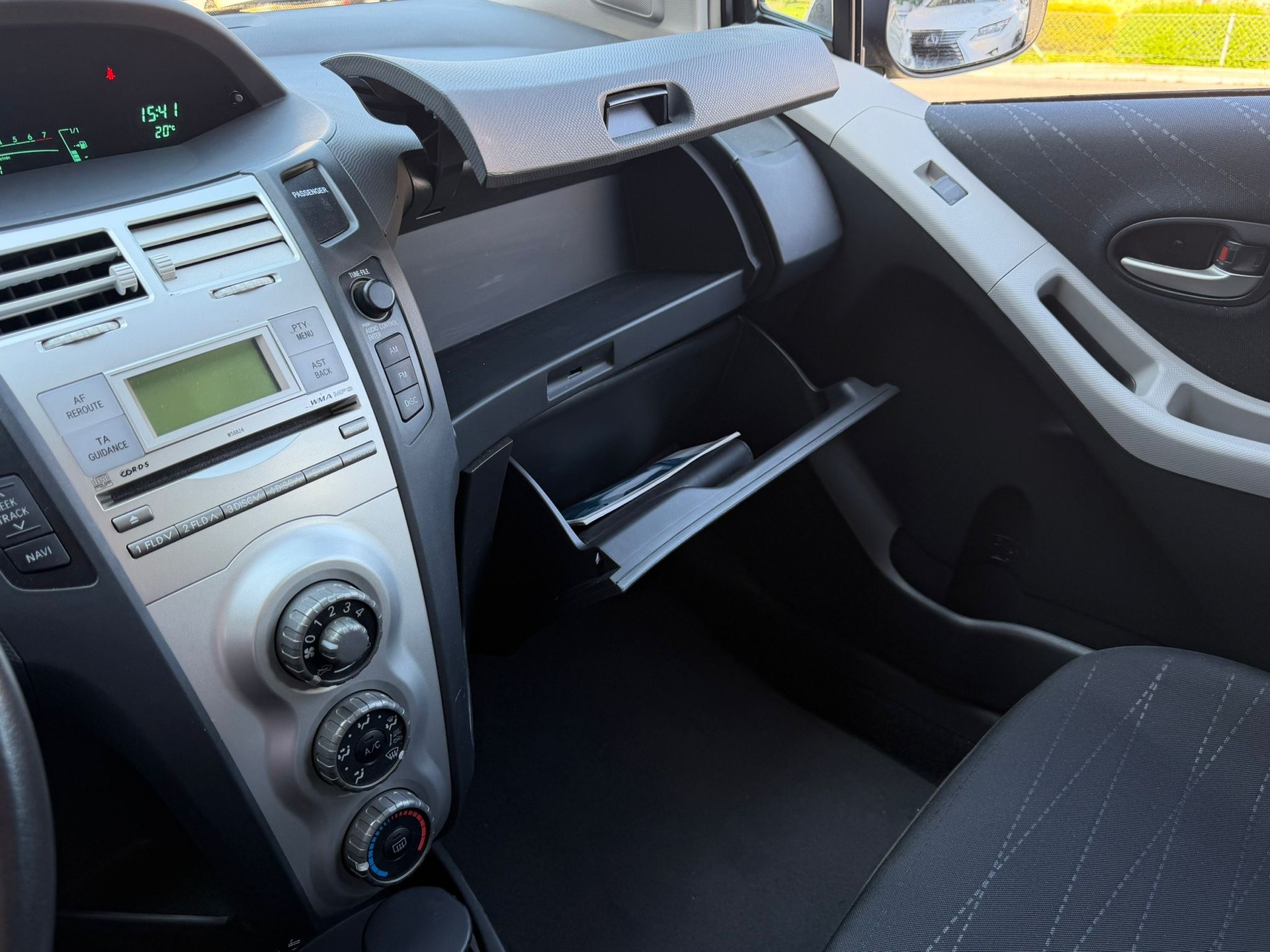 TOYOTA Yaris 1.3 Chic-image-9