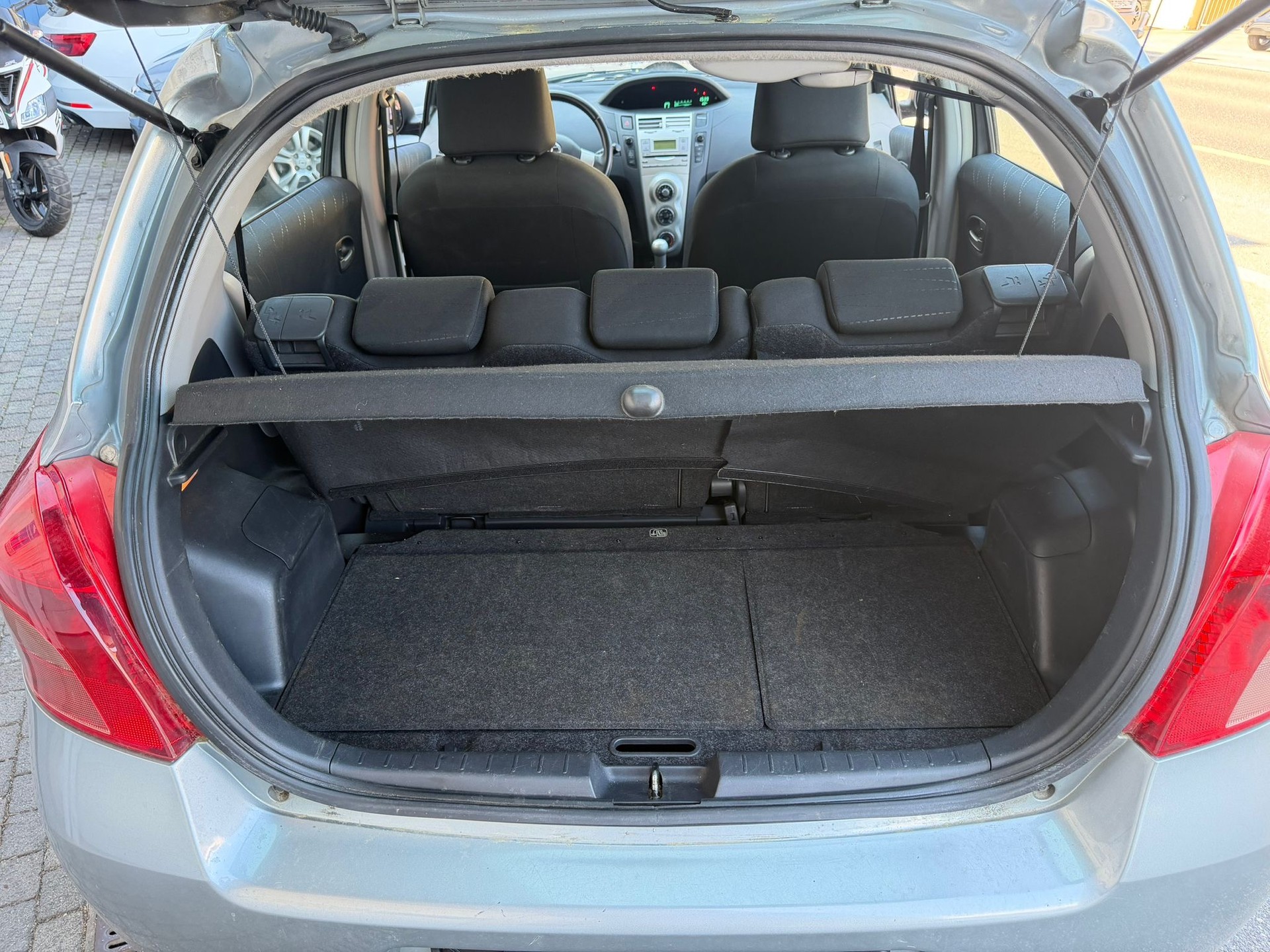 TOYOTA Yaris 1.3 Chic-image-13