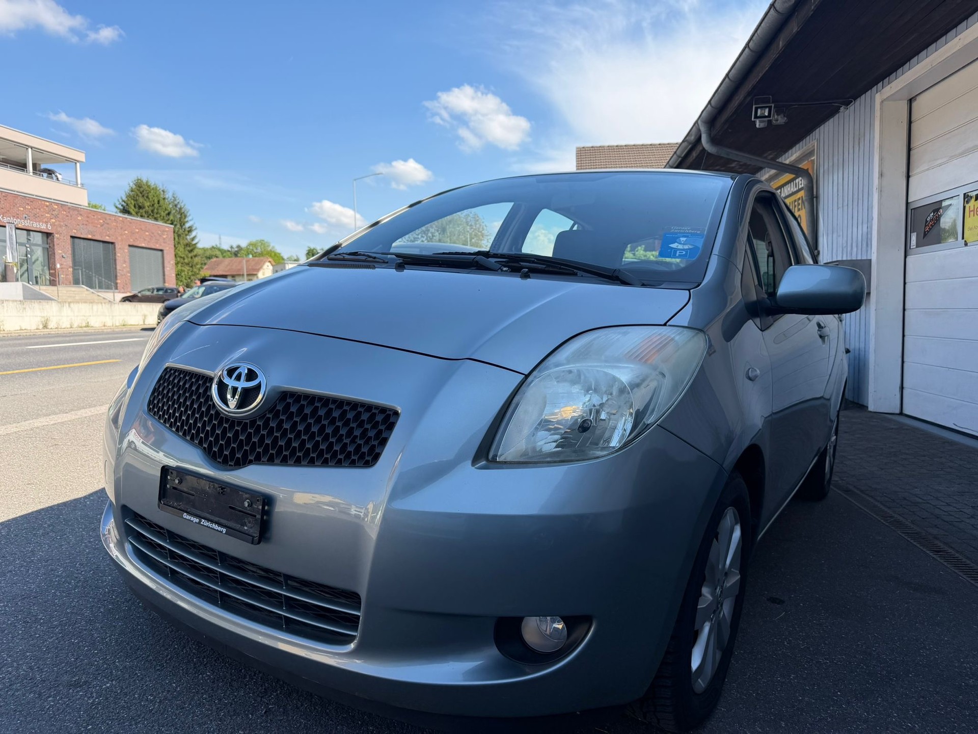 TOYOTA Yaris 1.3 Chic-image-2