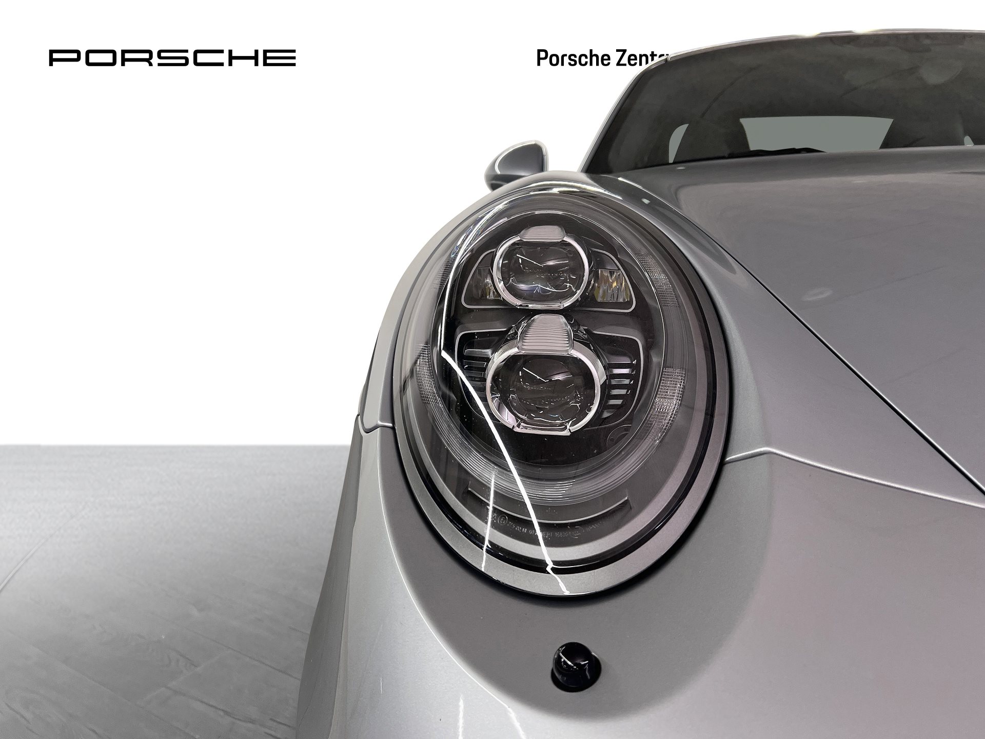 PORSCHE 911 Carrera 4 GTS-image-12