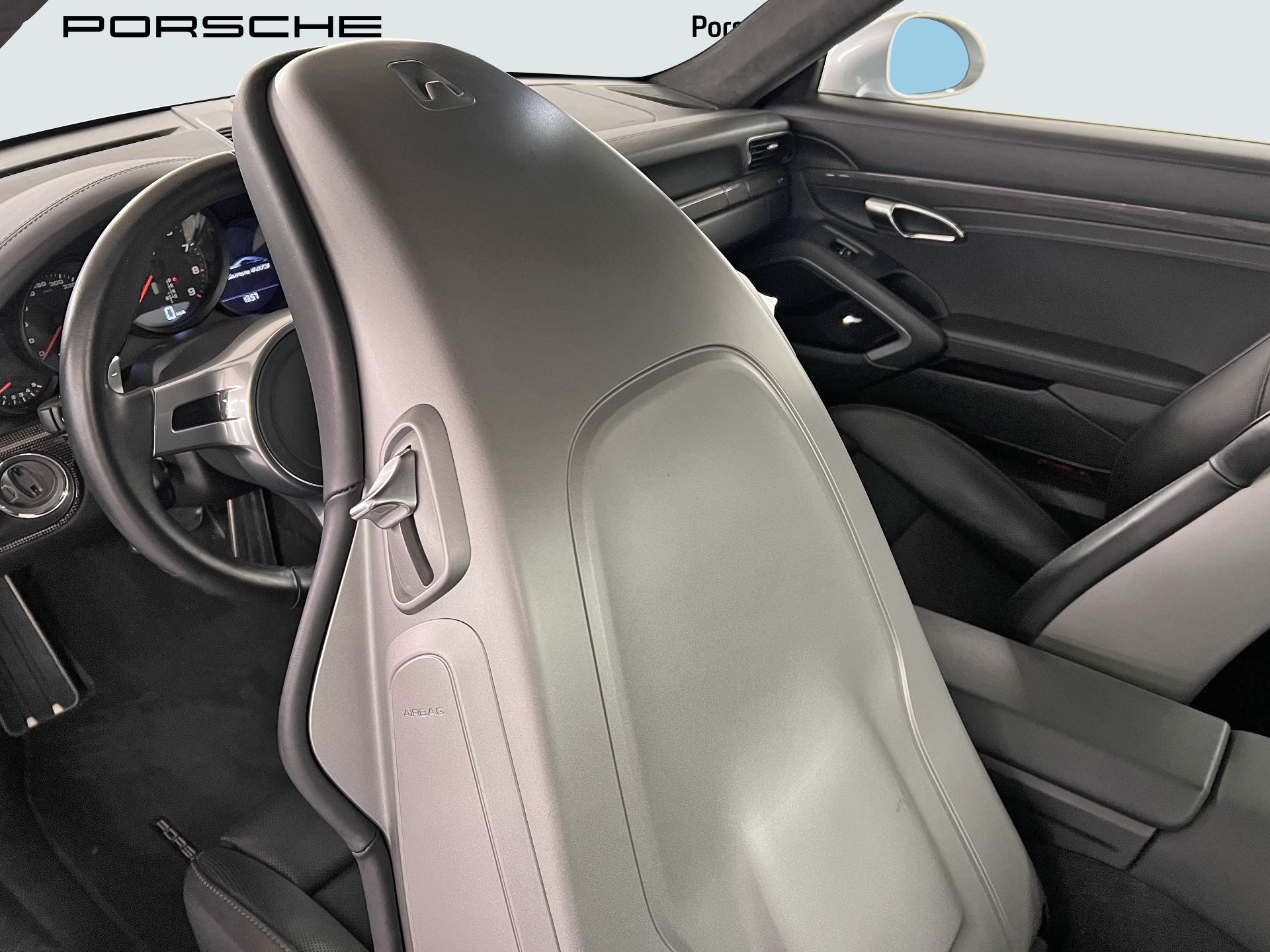 PORSCHE 911 Carrera 4 GTS-image-20