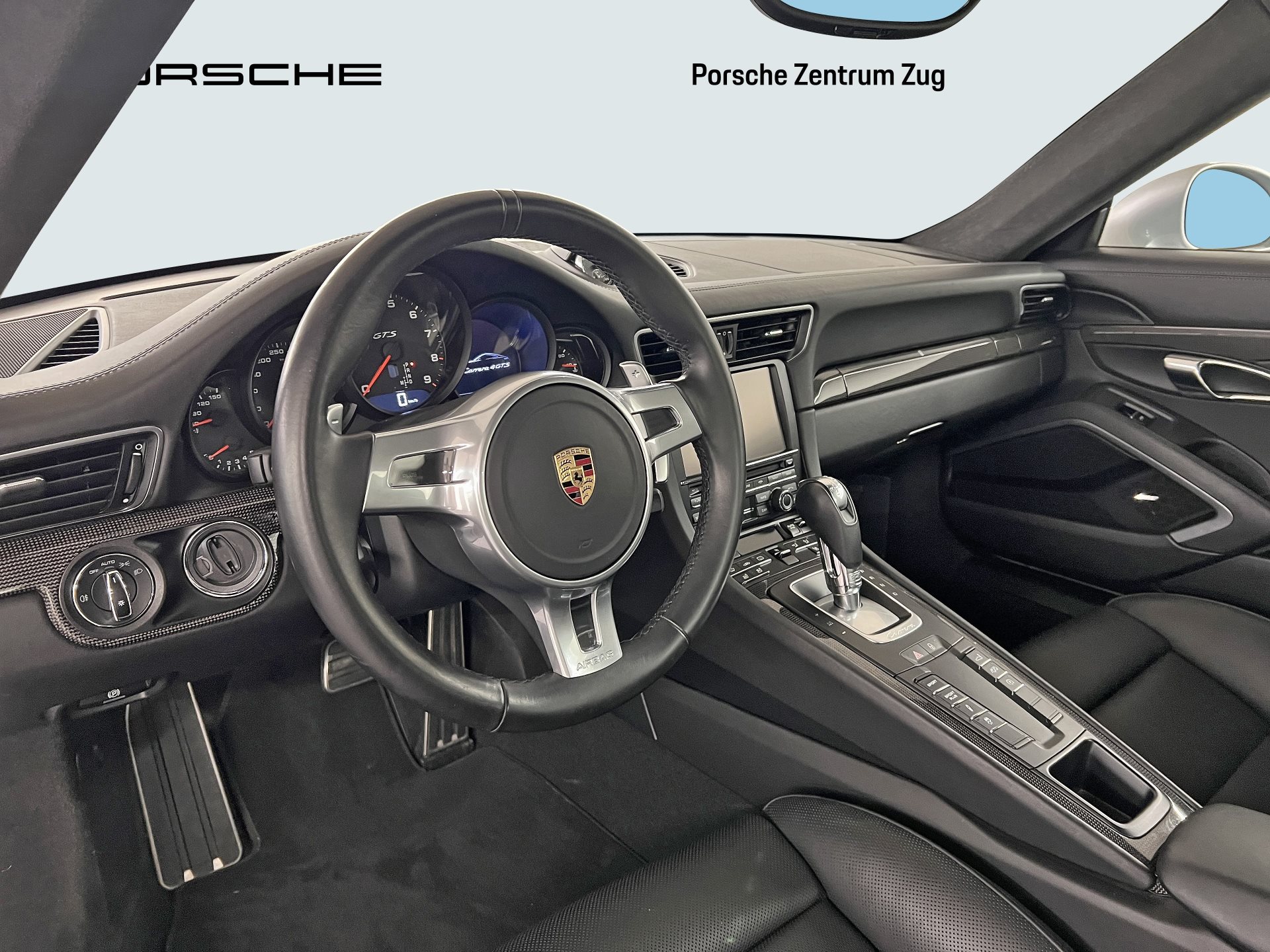 PORSCHE 911 Carrera 4 GTS-image-3