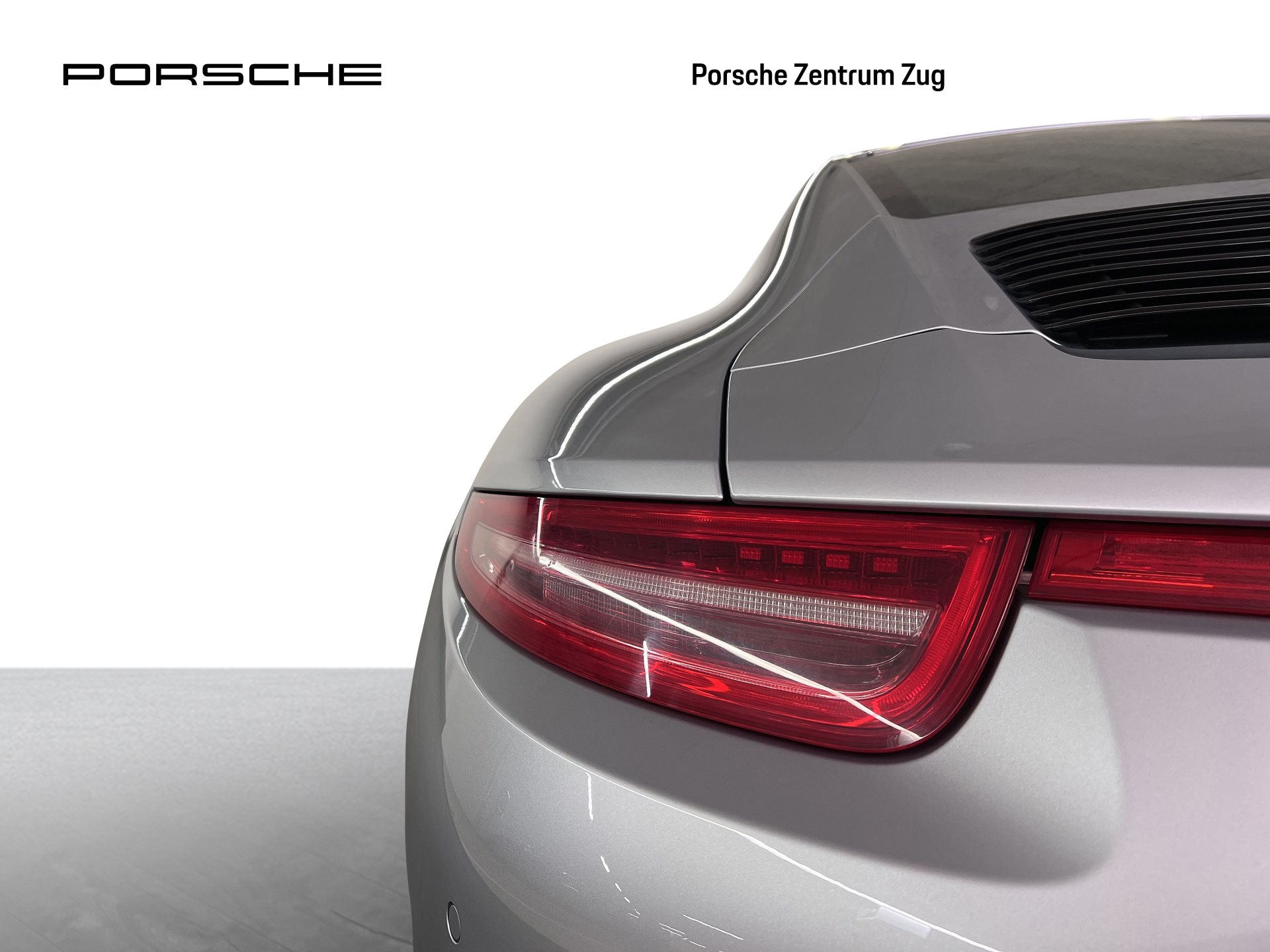 PORSCHE 911 Carrera 4 GTS-image-14