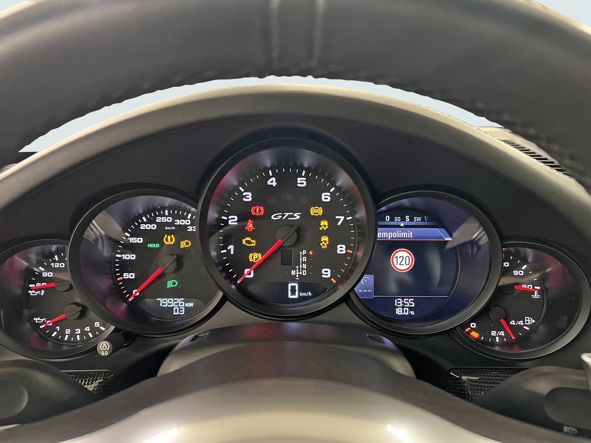 PORSCHE 911 Carrera 4 GTS-image-23