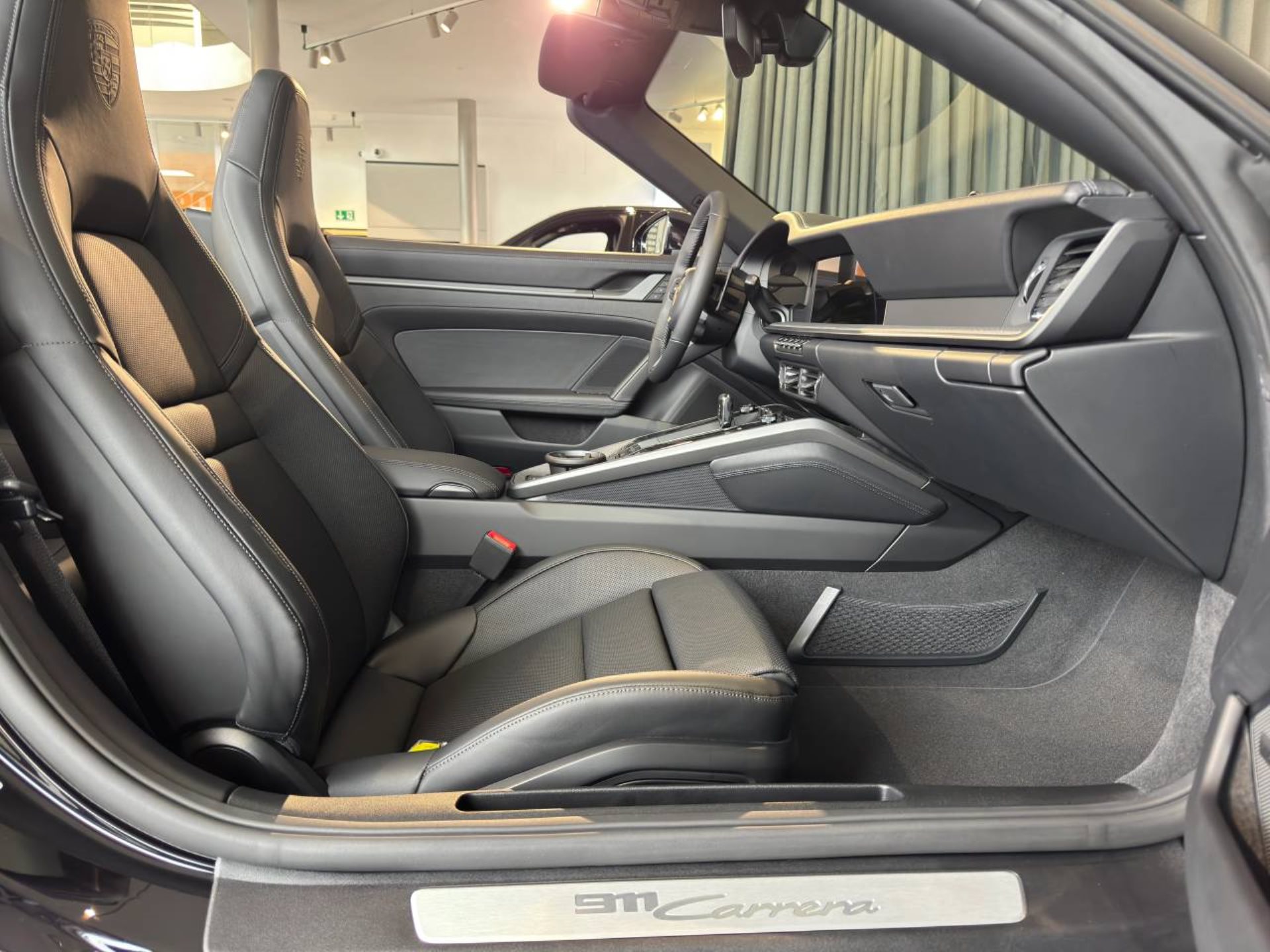PORSCHE 911 Carrera Cabriolet-image-16