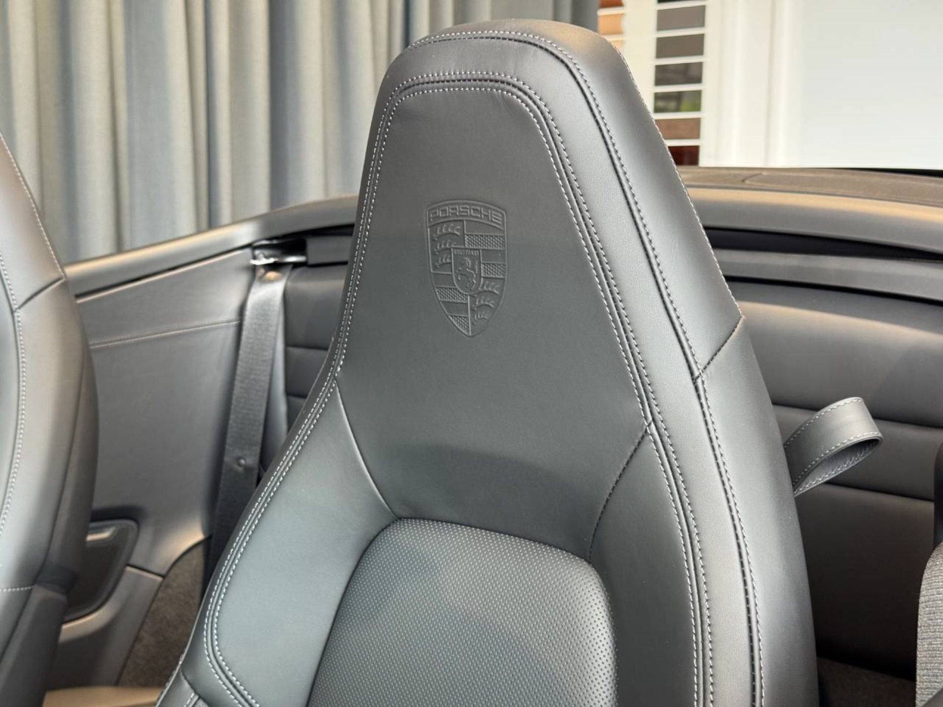 PORSCHE 911 Carrera Cabriolet-image-27