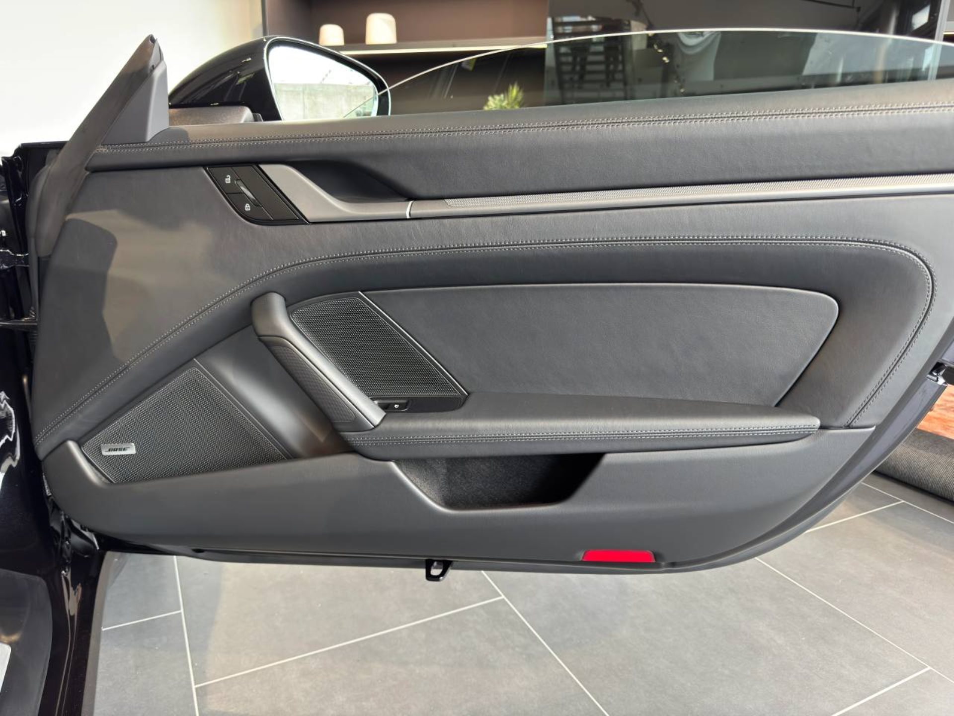 PORSCHE 911 Carrera Cabriolet-image-17