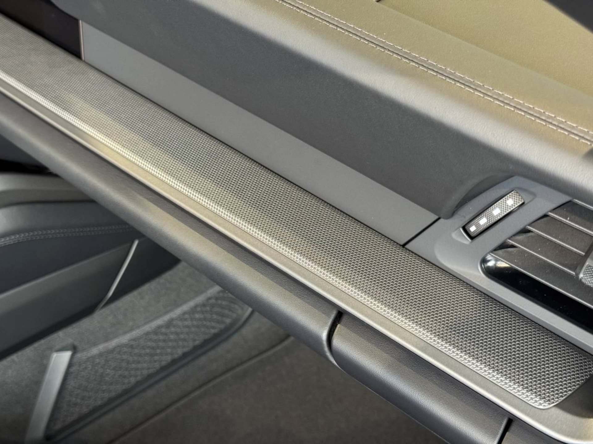 PORSCHE 911 Carrera Cabriolet-image-22