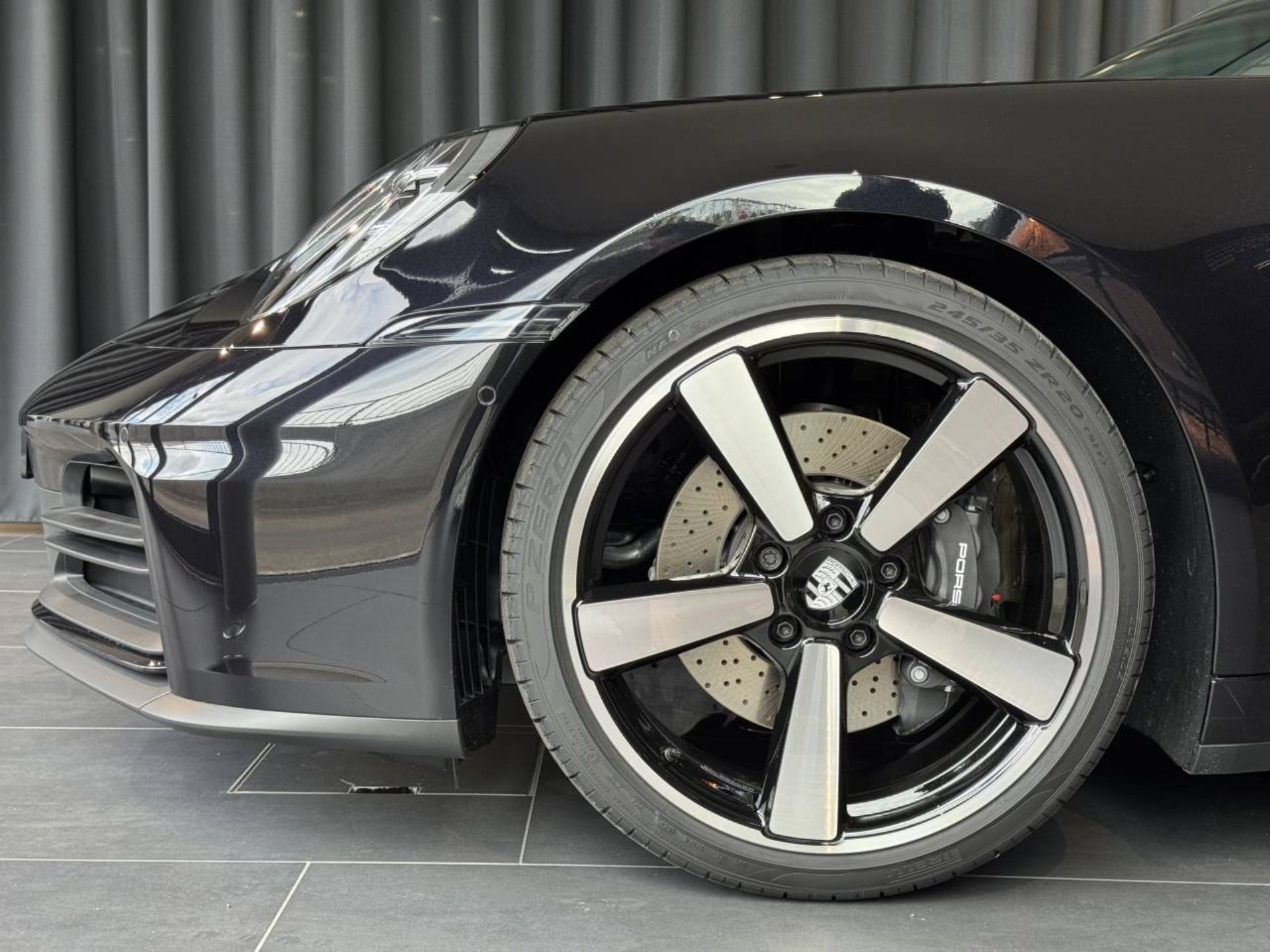 PORSCHE 911 Carrera Cabriolet-image-10