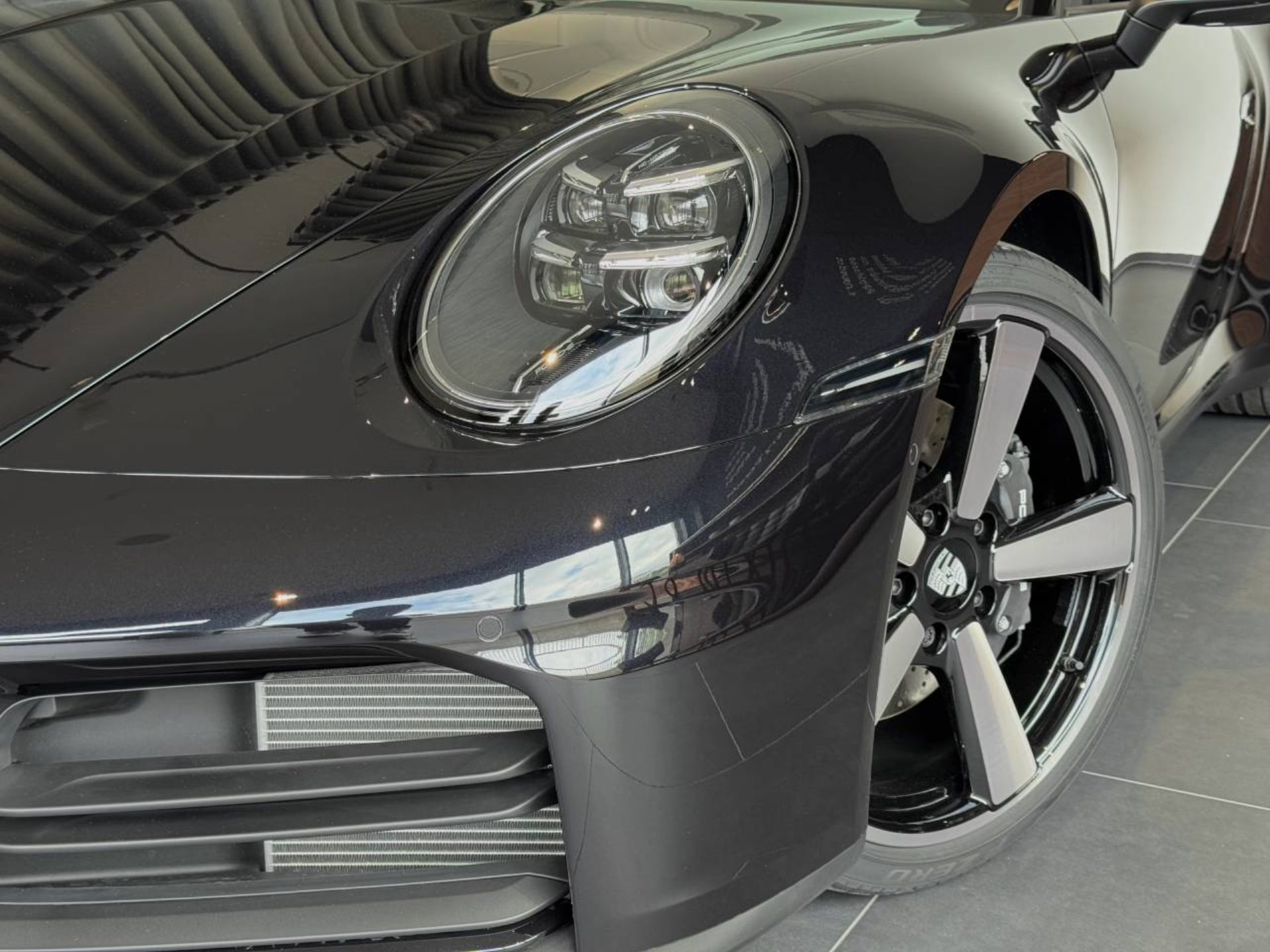 PORSCHE 911 Carrera Cabriolet-image-25