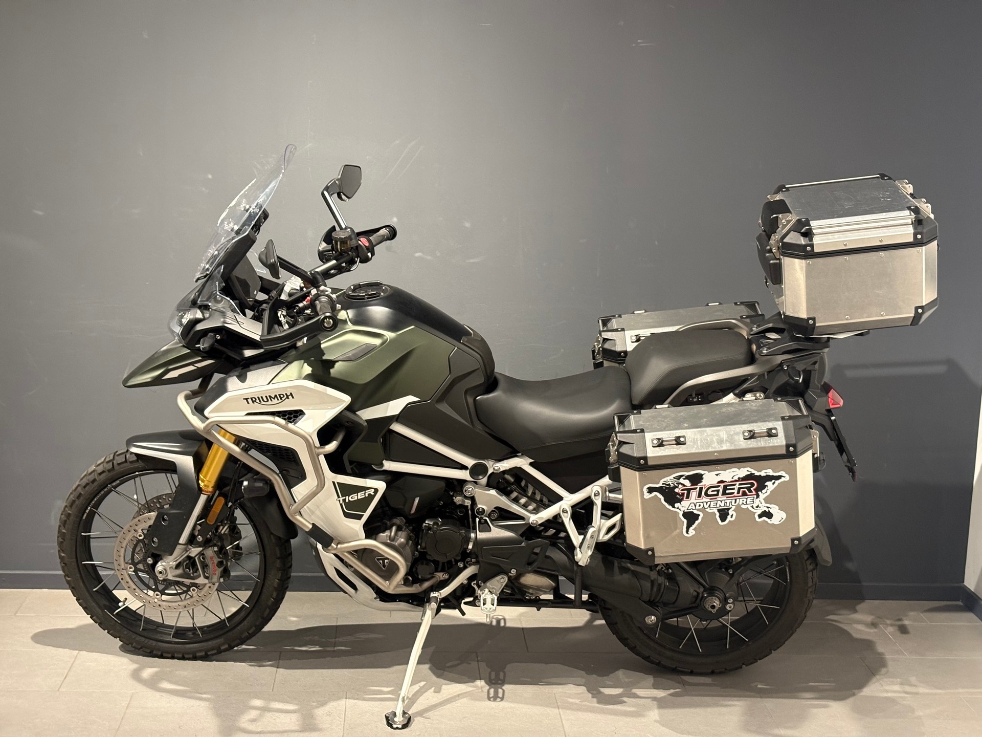TRIUMPH Tiger 1200 Rally Explorer-showroom-element-3