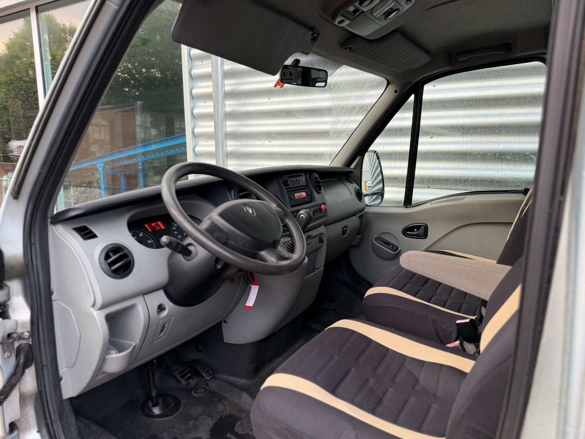 RENAULT Master T35 2.5dCi Minibus-image-11