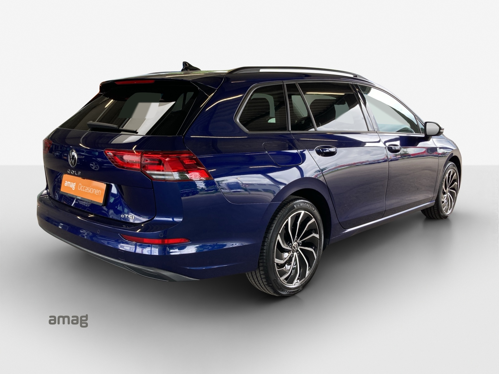 VW Golf Variant 1.5 eTSI mHEV Life-image-4