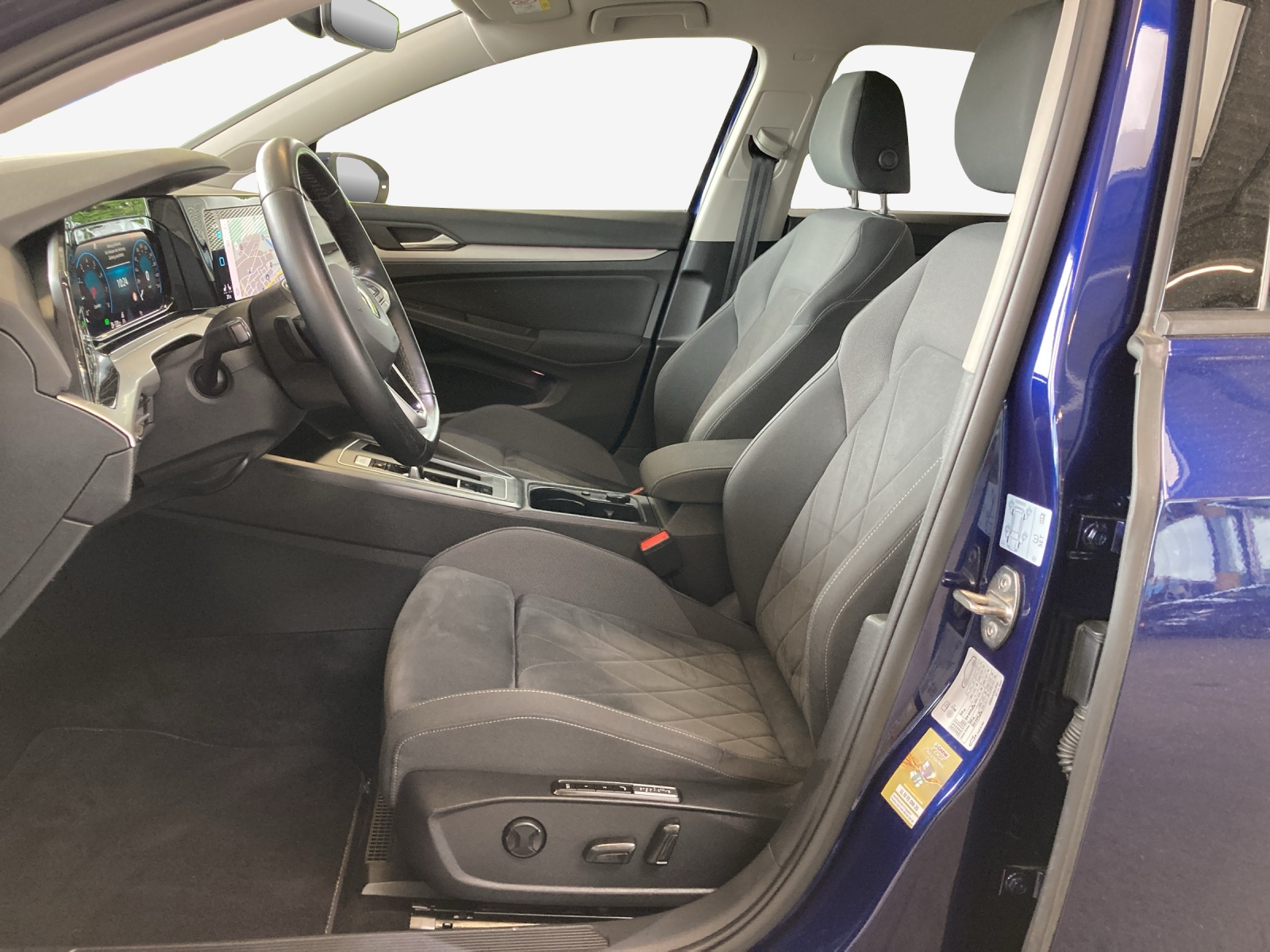 VW Golf Variant 1.5 eTSI mHEV Life-image-7