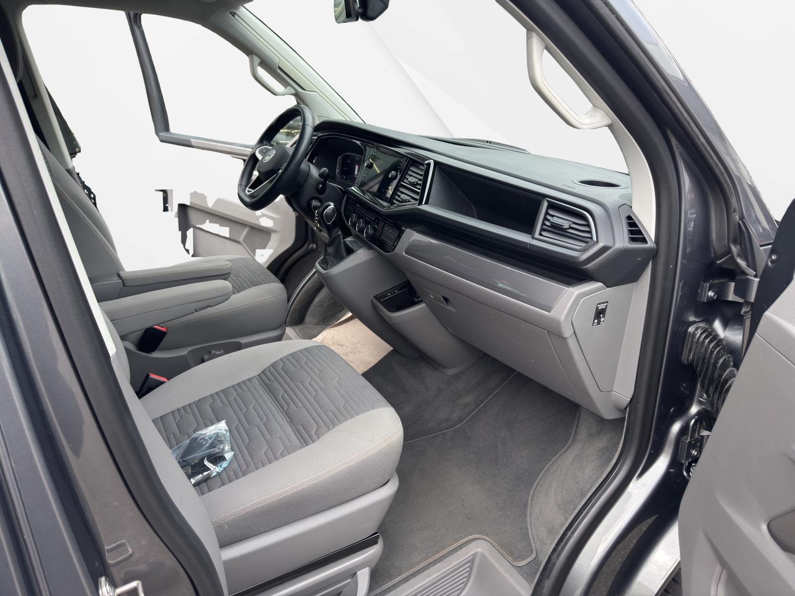 VW T6.1 California 2.0 TDI Ocean Liberty DSG-image-13