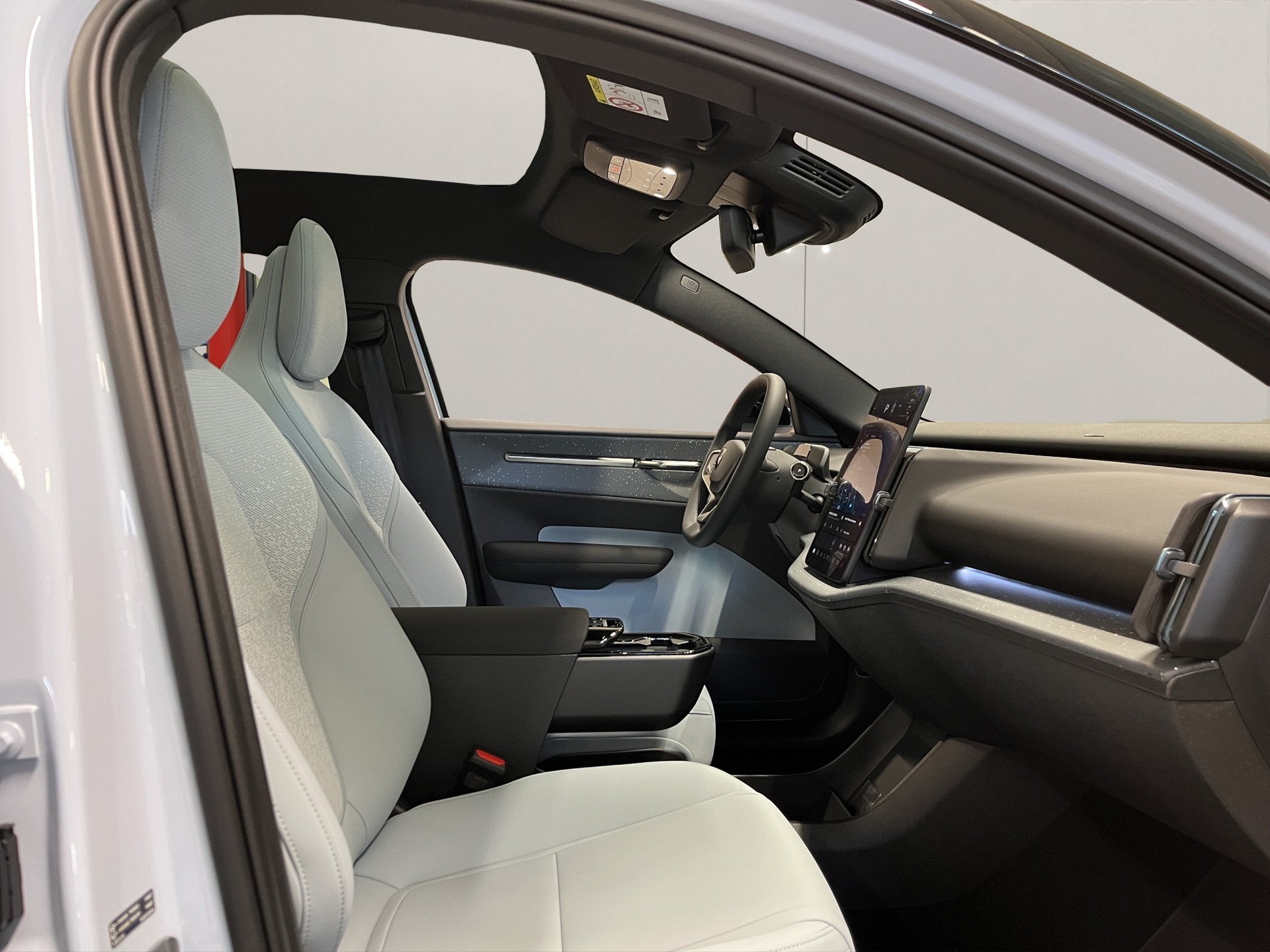 VOLVO EX30 E60 Twin Ultra Performance AWD-image-13