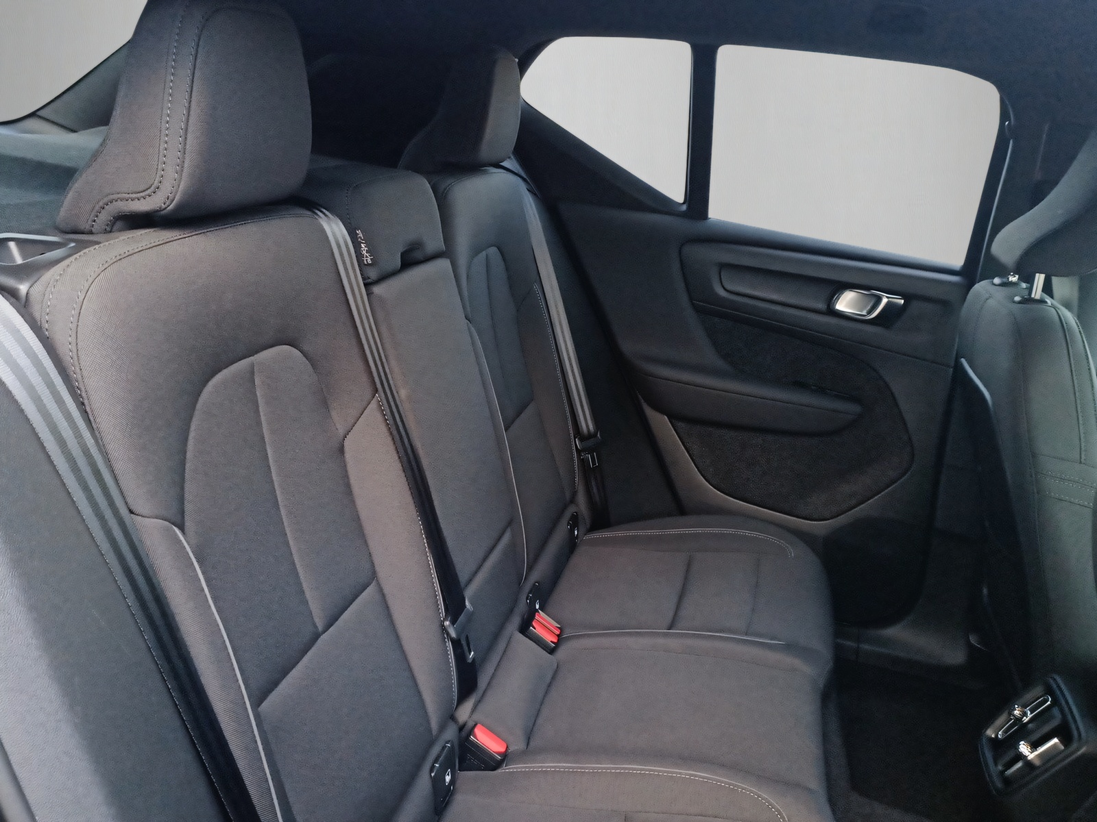 VOLVO XC40 Recharge-image-16