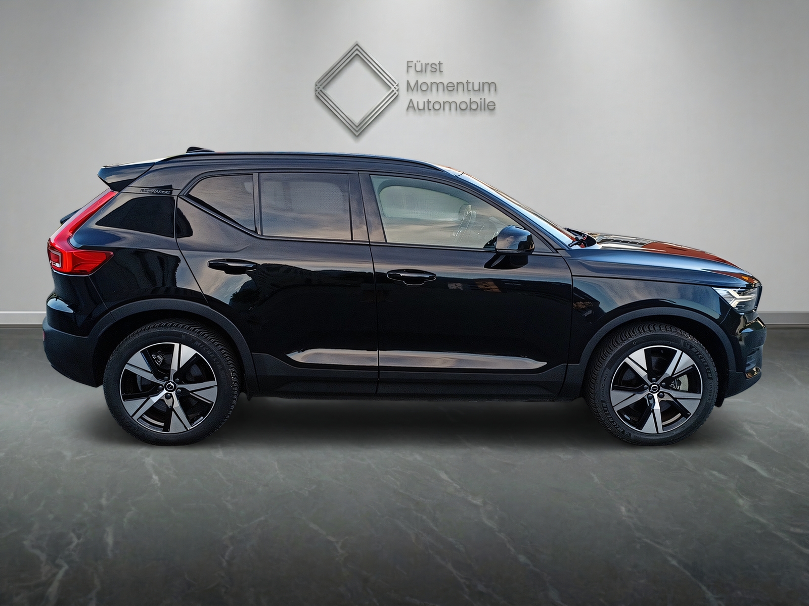 VOLVO XC40 Recharge-showroom-element-3