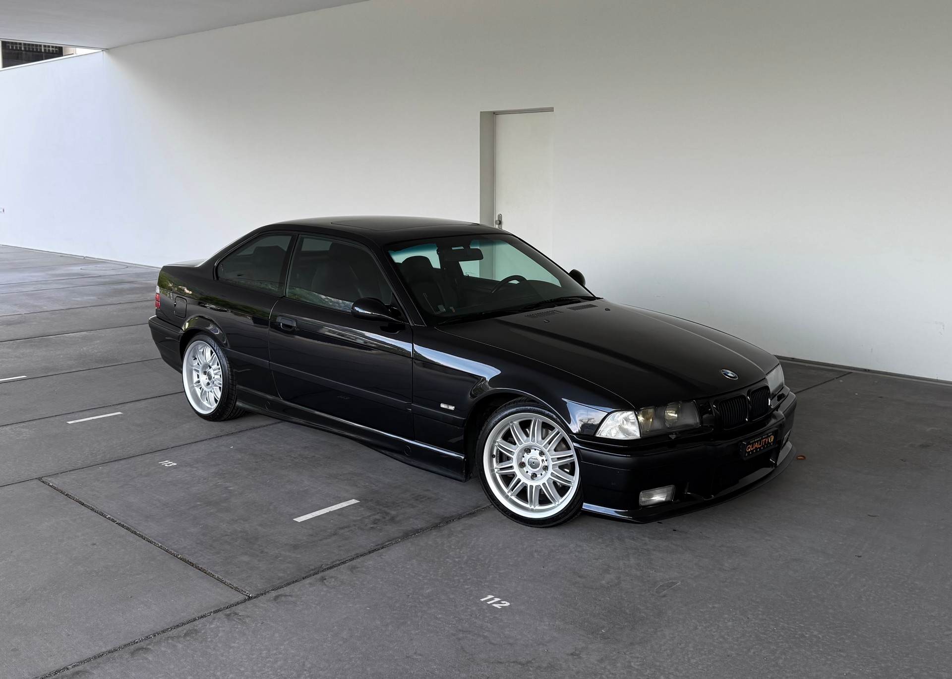 BMW M3 Coupé-showroom-element-1