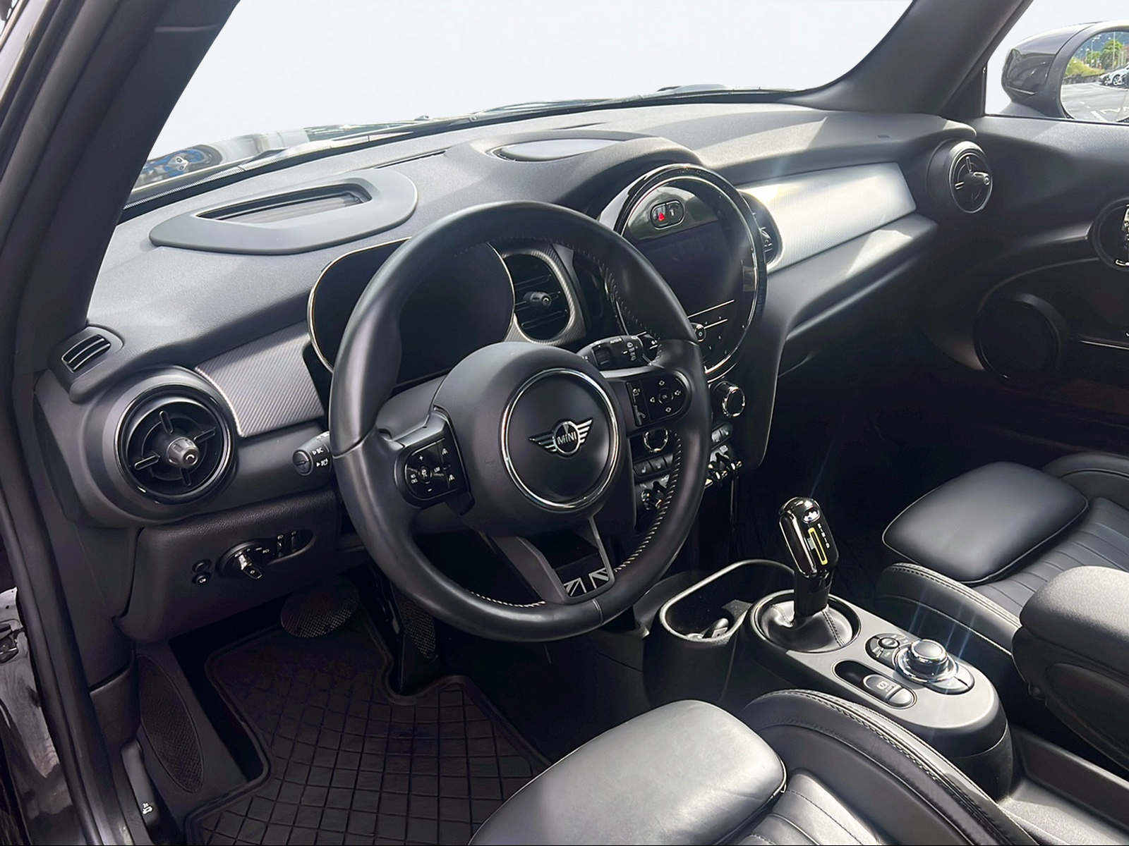 MINI Cooper SE-image-10