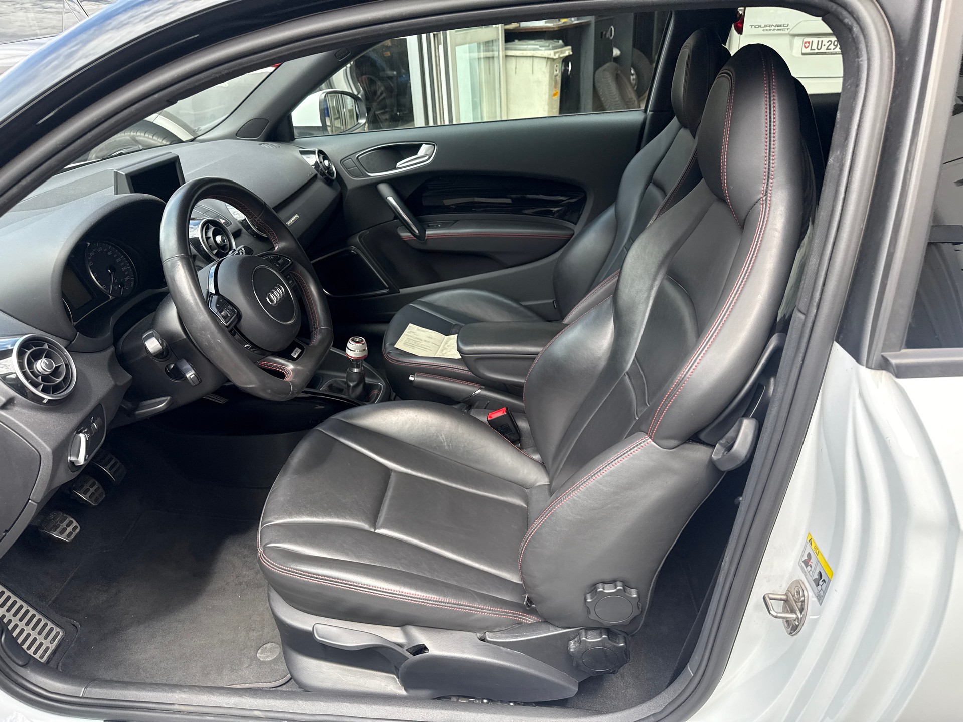 AUDI A1 2.0 TFSI Limited Edition quattro-image-6