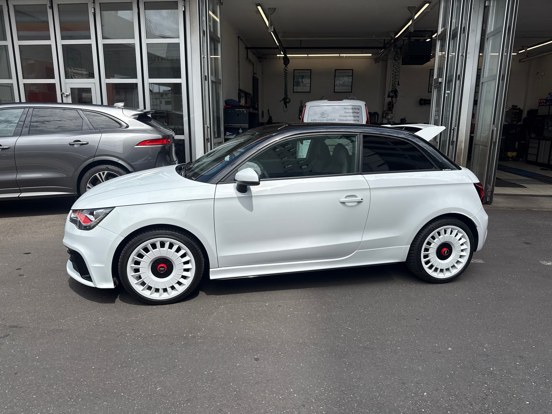 AUDI A1 2.0 TFSI Limited Edition quattro-image-1