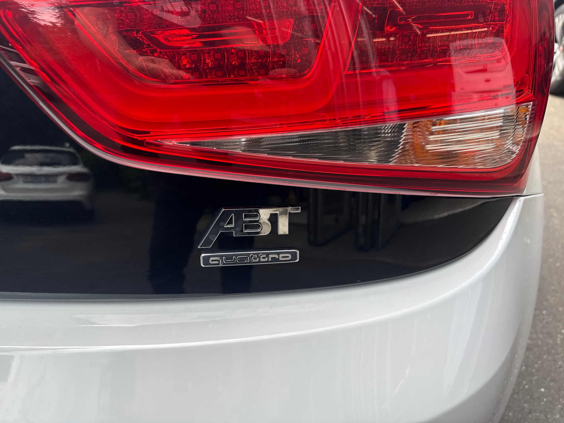 AUDI A1 2.0 TFSI Limited Edition quattro-image-8