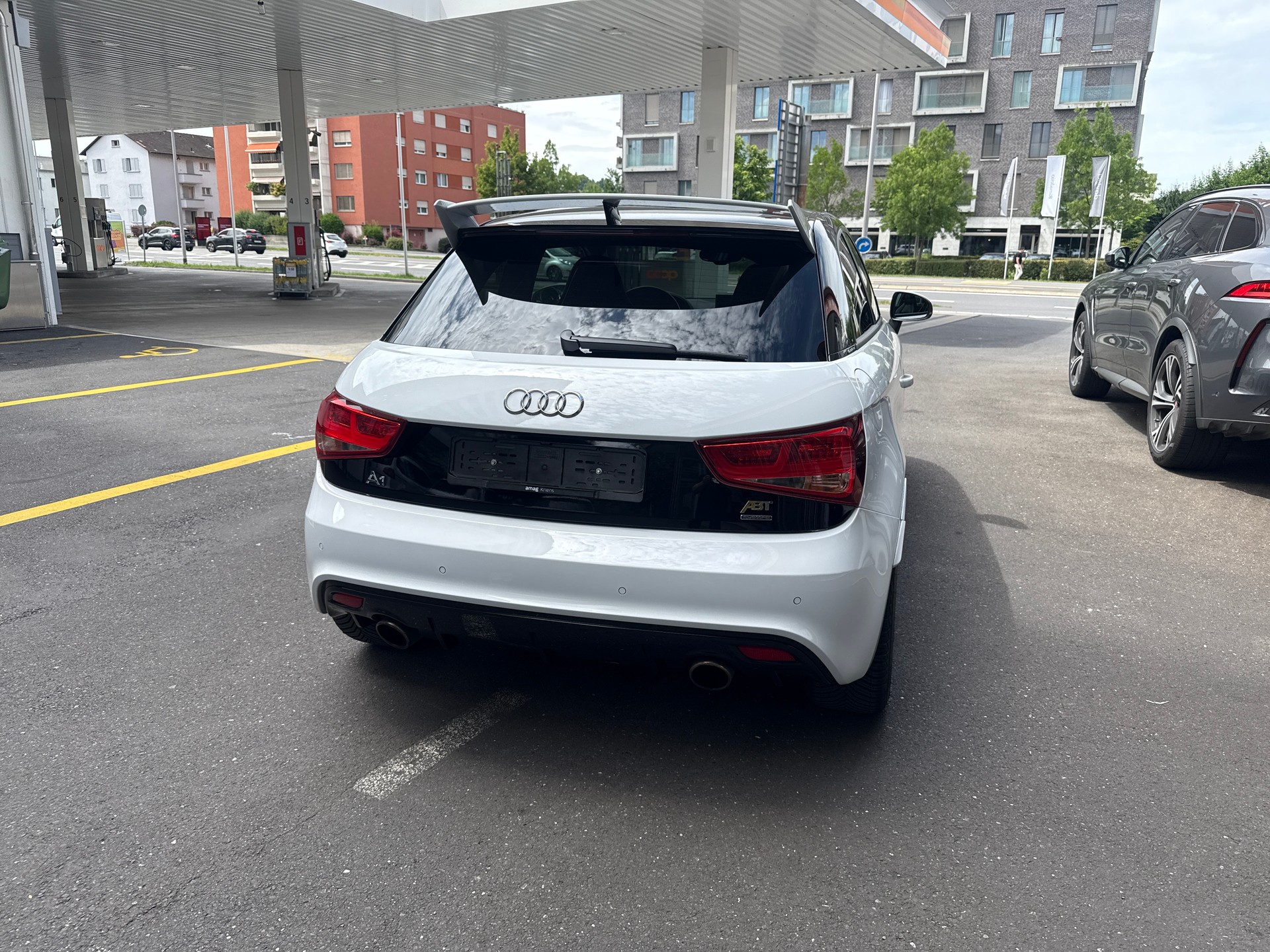 AUDI A1 2.0 TFSI Limited Edition quattro-image-3