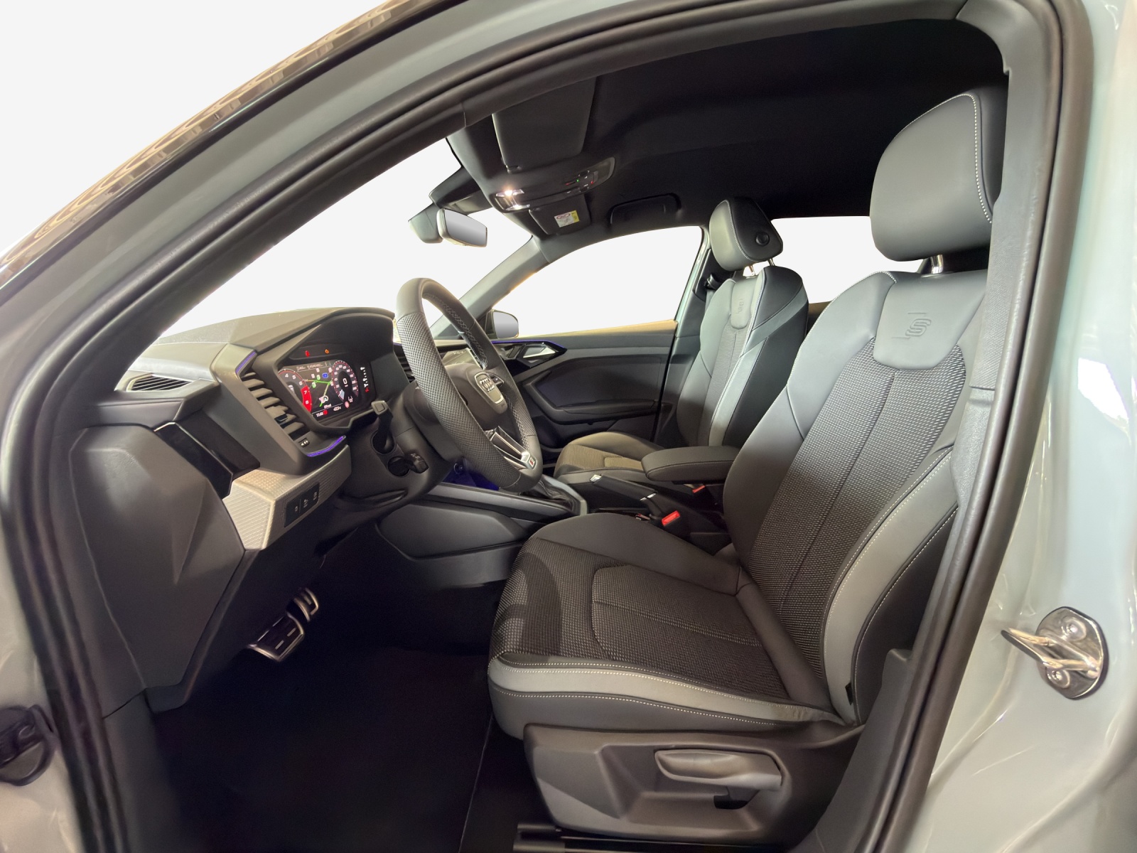 AUDI A1 Sportback 30 TFSI S Line Attraction S-tronic-image-7