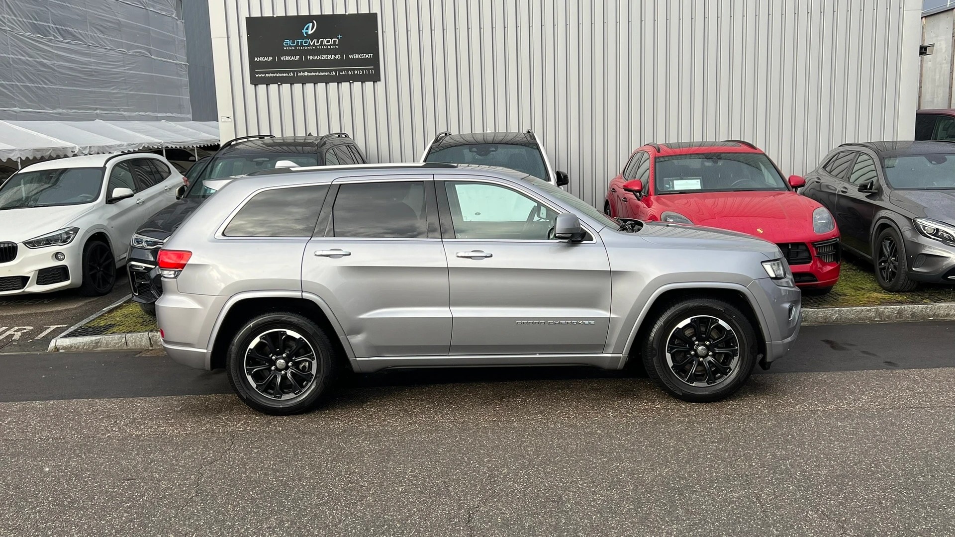 JEEP GRAND CHEROKEE 3.0 CRD OVERLAND AUTOMATIC l 250 PS-image-2